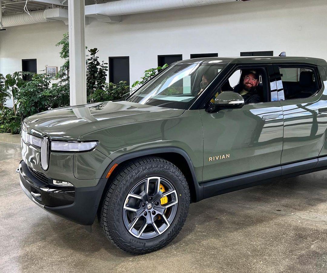 Rivian R1T R1S LAUNCH GREEN R1T Photos Launch Green R1T Rivian Pickup 2