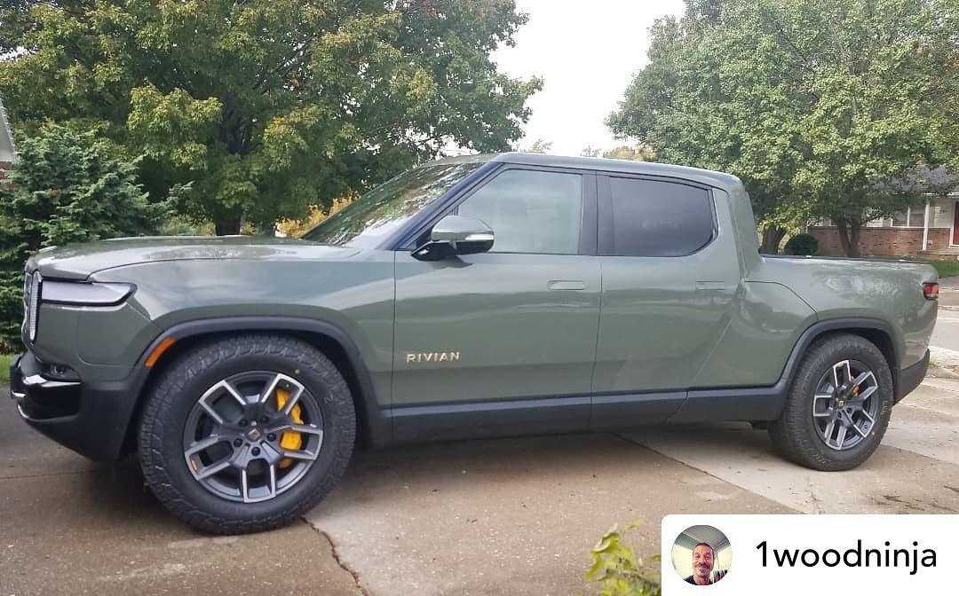 Rivian R1T R1S LAUNCH GREEN R1T Photos Launch Green R1T Rivian Pickup 1
