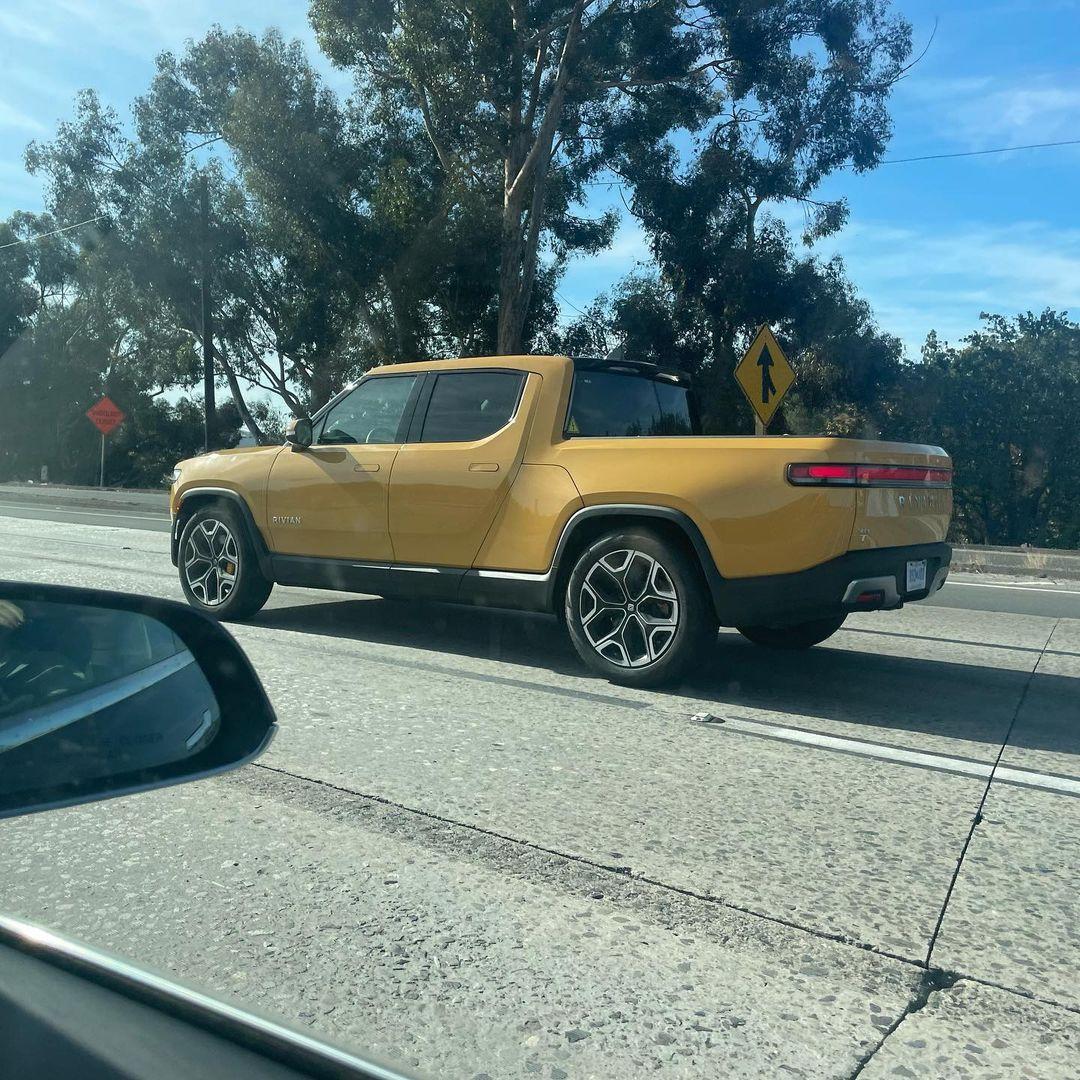 Rivian R1T R1S COMPASS YELLOW R1T Photos Compass Yellow Rivian R1T 2