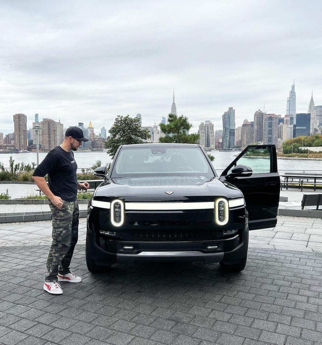 Rivian R1T R1S MIDNIGHT (Black) Rivian Photos Midnight Black Rivian R1T 1