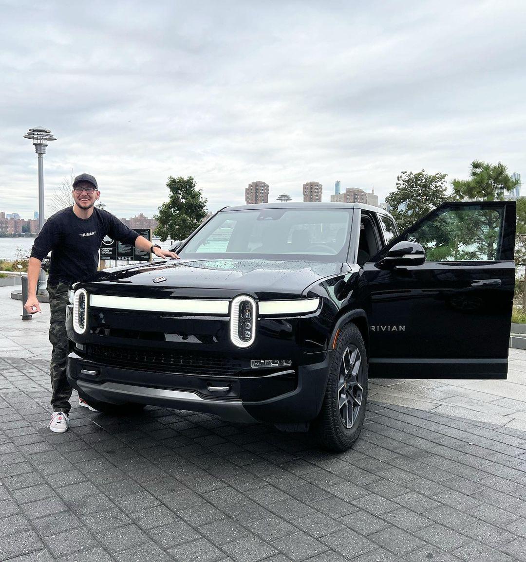 Rivian R1T R1S MIDNIGHT (Black) Rivian Photos Midnight Black Rivian R1T 3