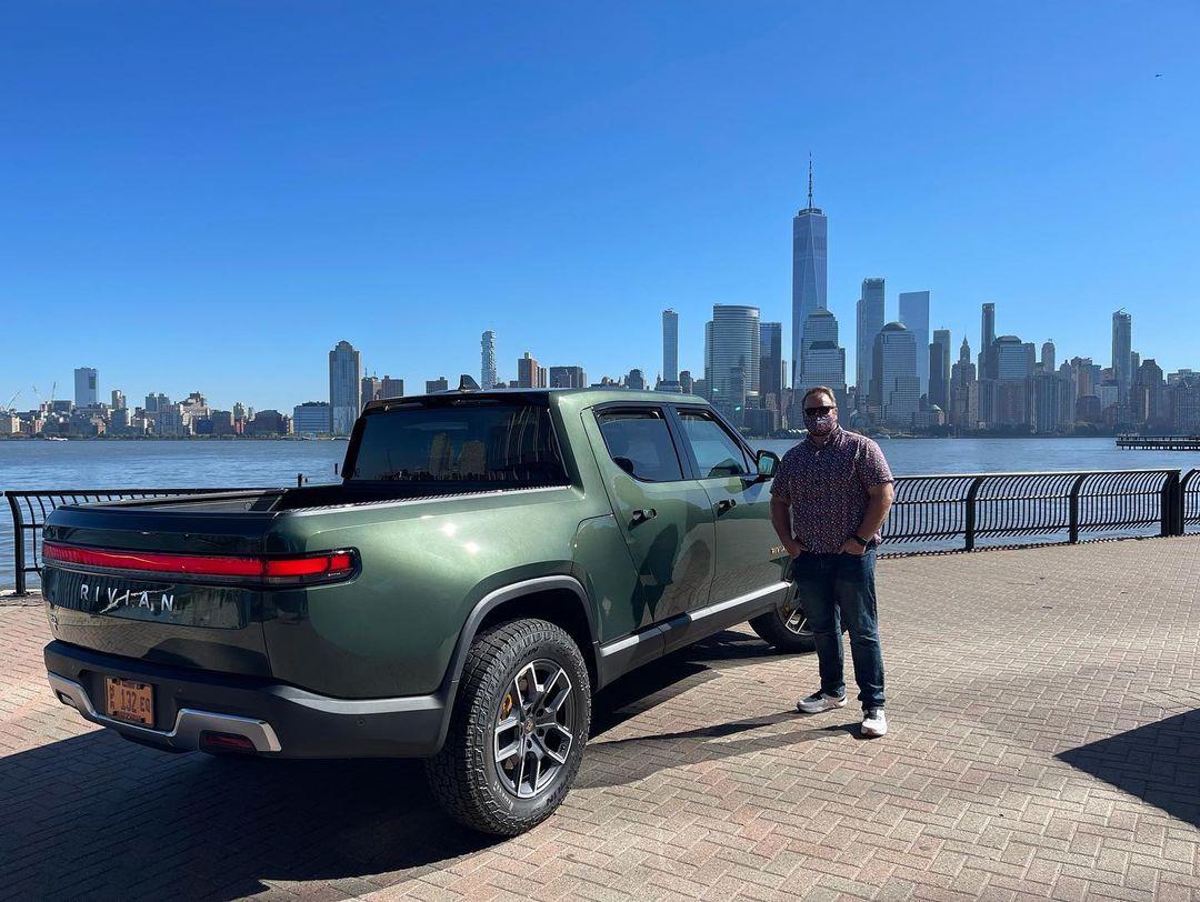 Rivian R1T R1S FOREST GREEN R1T Photos Forest Green Rivian R1T 3