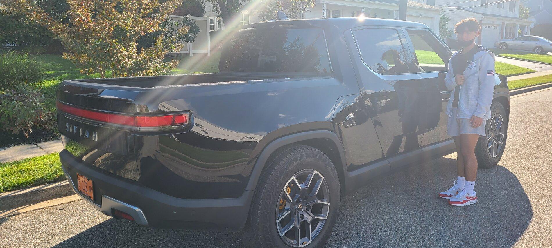 Rivian R1T R1S Private 1st Mile Drive Scheduled. Questions? 20211022_151005