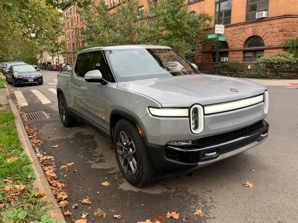 Rivian R1T R1S LA SILVER Rivian Photos LA Silver 2022 R1T Rivian 3