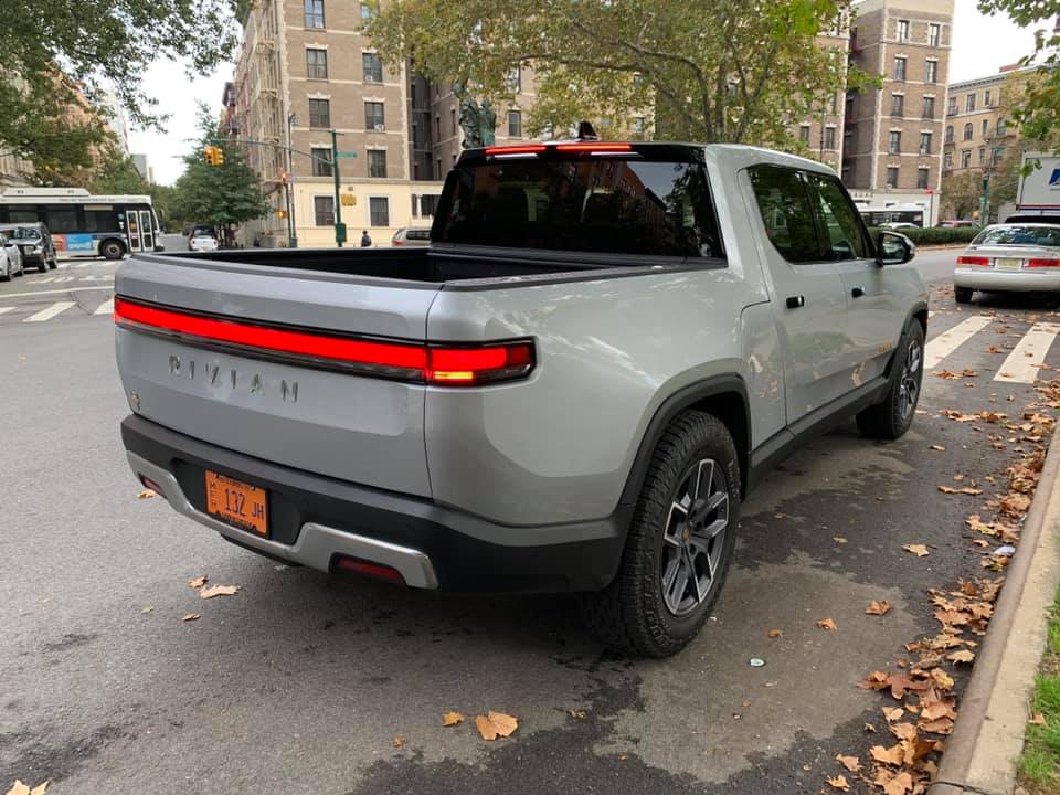 Rivian R1T R1S LA SILVER Rivian Photos LA Silver 2022 R1T Rivian 1