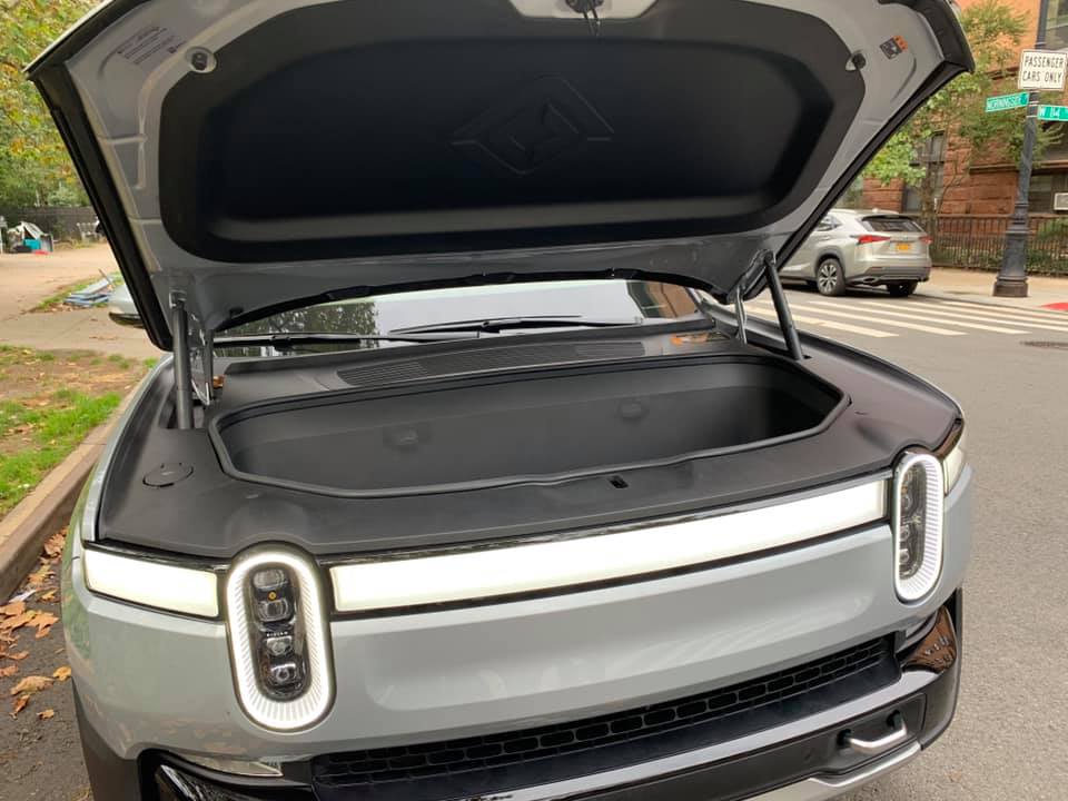 Rivian R1T R1S LA SILVER Rivian Photos LA Silver 2022 R1T Rivian 2