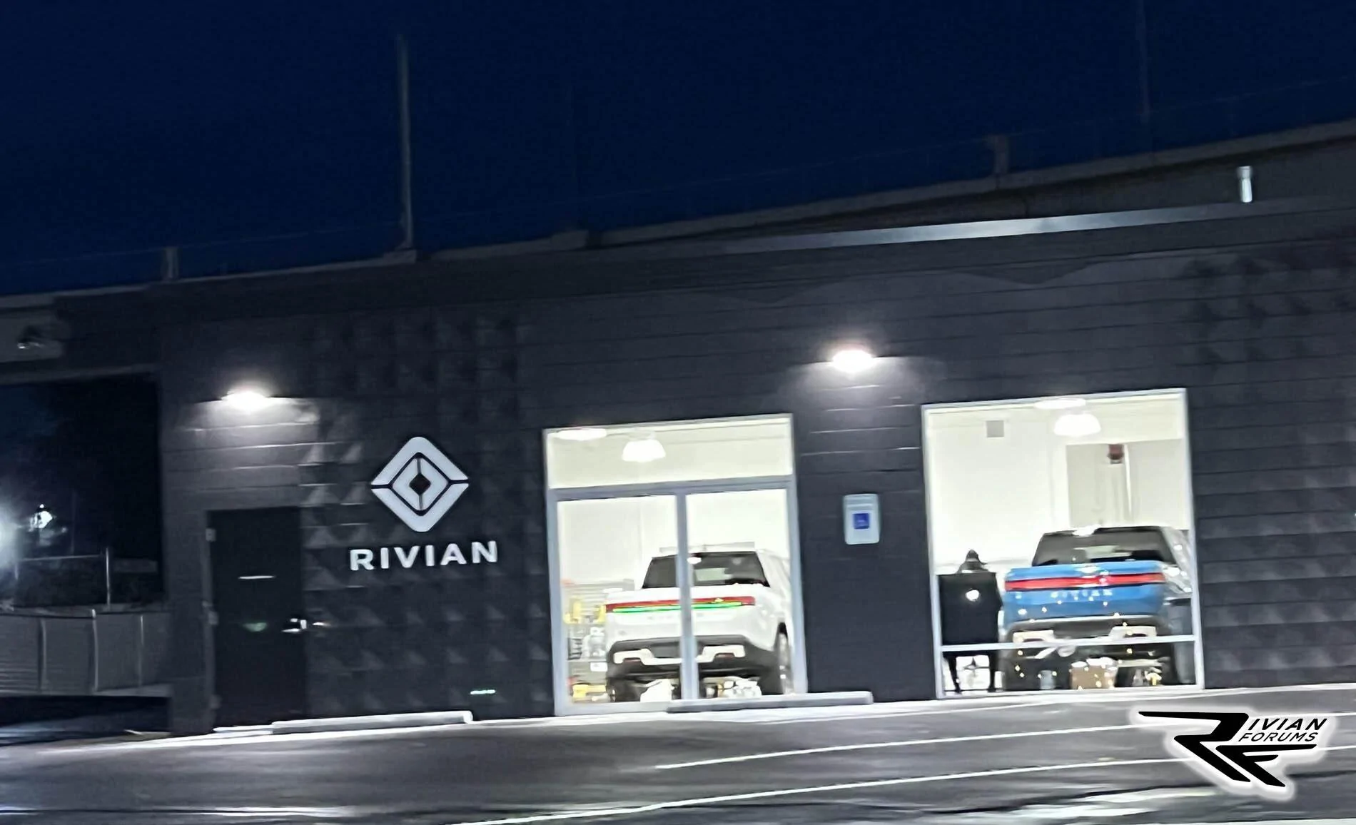 Rivian R1T R1S Rivian Seattle (Belltown) DDA63EEA-31E4-40AA-AB8E-DB1CBCB189F8
