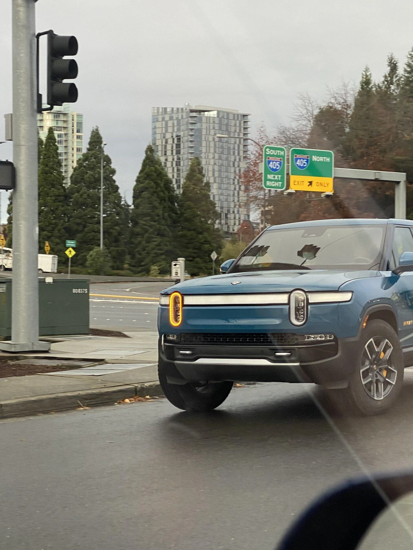 Rivian R1T R1S ? Multiple R1T spotted inside Bellevue Rivian Service Center 39FBF111-3252-45CB-84C8-2BD3C4D319C7