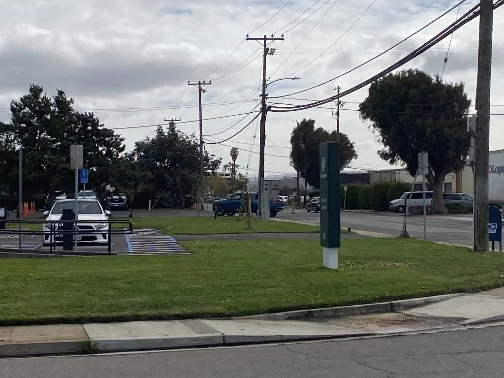 Rivian R1T R1S R1T's spotted at South San Francisco Service Center UNADJUSTEDNONRAW_thumb_5961