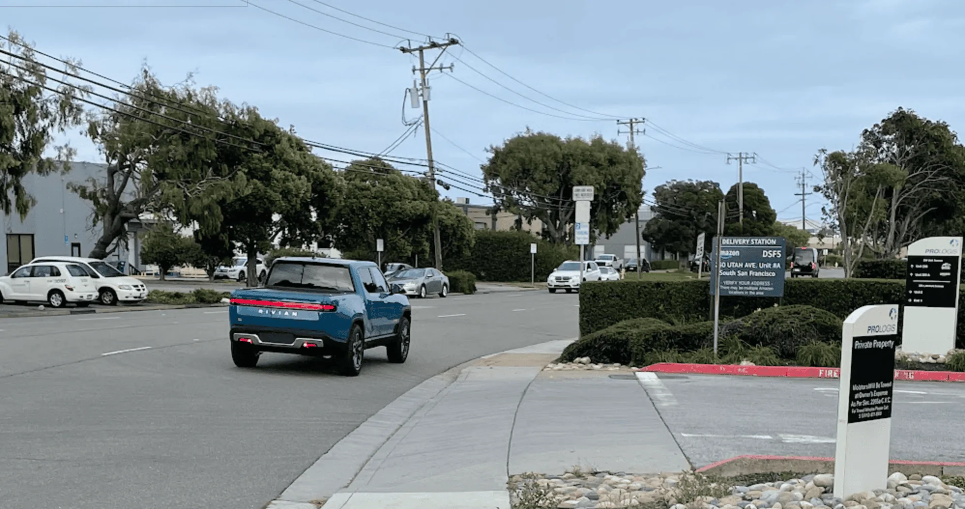 Rivian R1T R1S R1T's spotted at South San Francisco Service Center 1635298555402