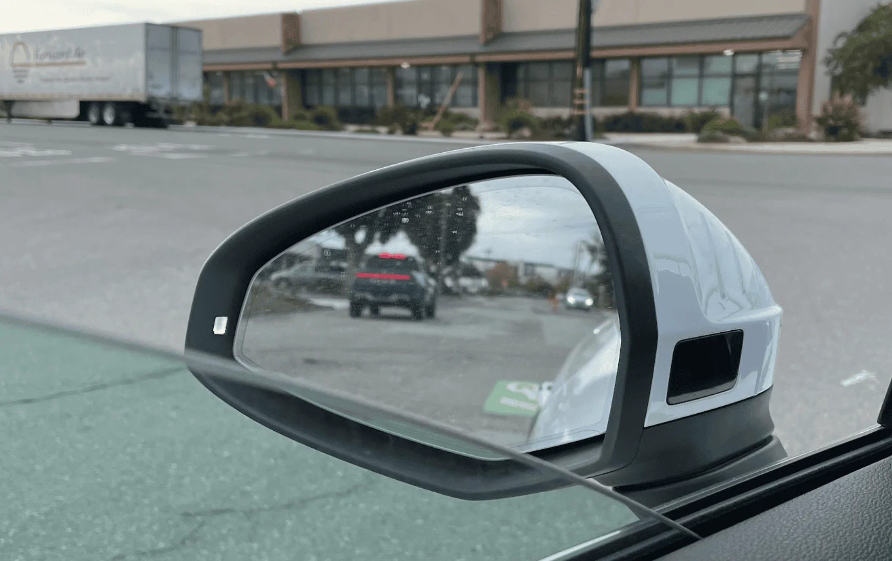 Rivian R1T R1S R1T's spotted at South San Francisco Service Center 1635298657778
