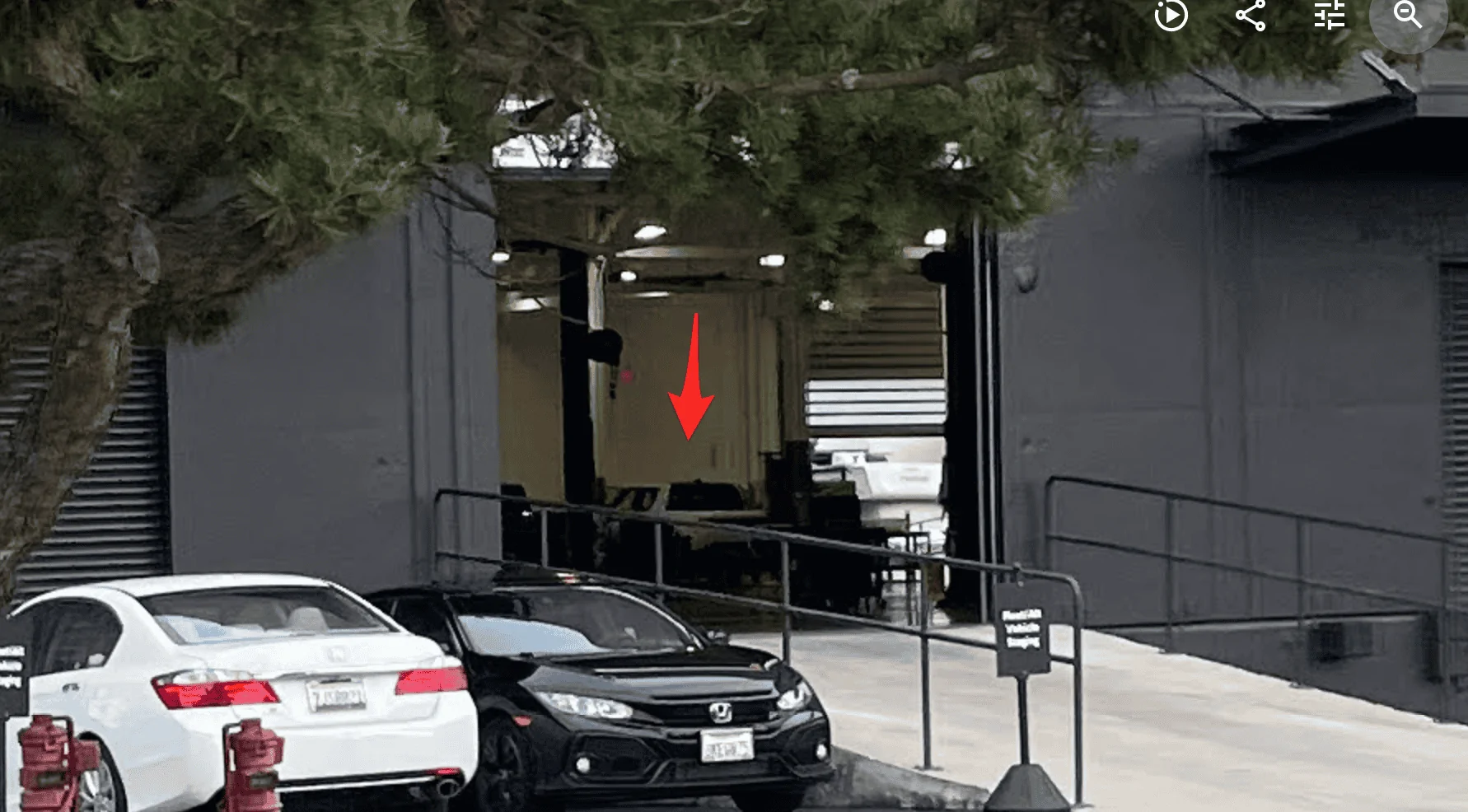 Rivian R1T R1S R1T's spotted at South San Francisco Service Center 1635298800009