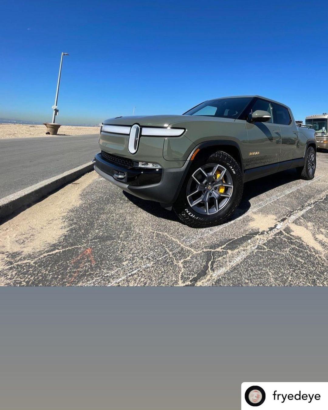 Rivian R1T R1S LAUNCH GREEN R1T Photos Launch Green R1T Rivian 2