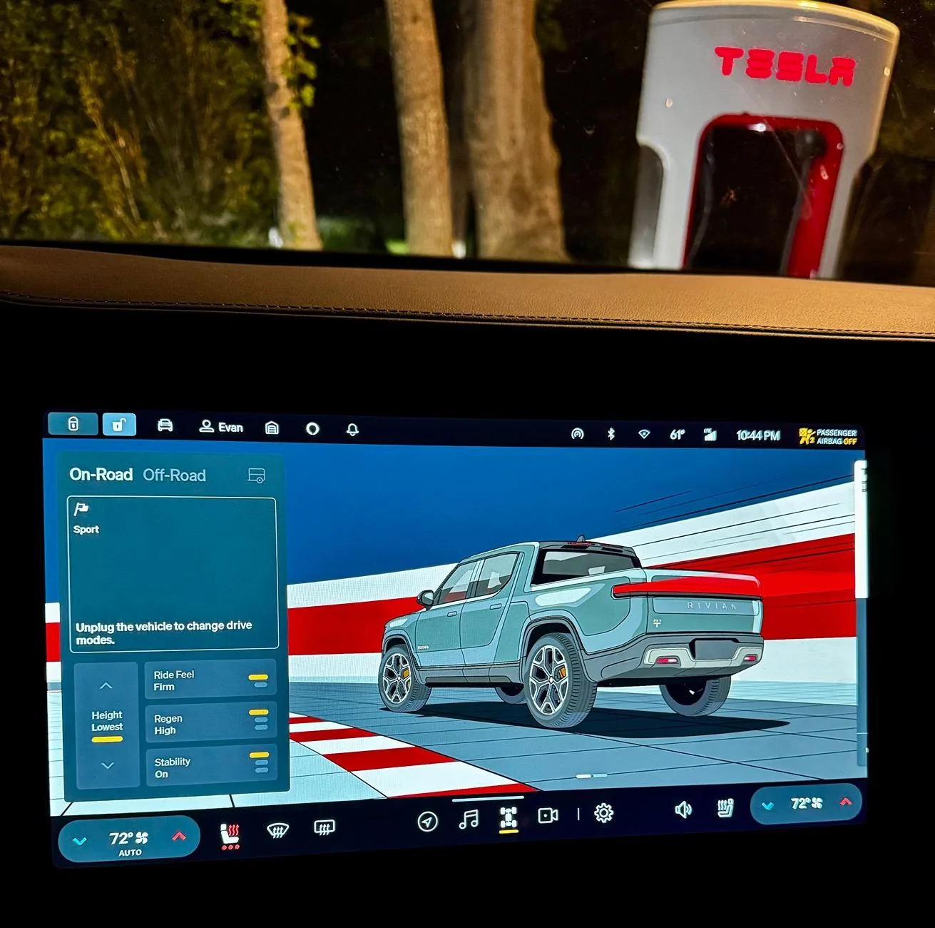 Rivian R1T R1S 2024.19.04 software update now installing! Share your impressions & reviews IMG_9018