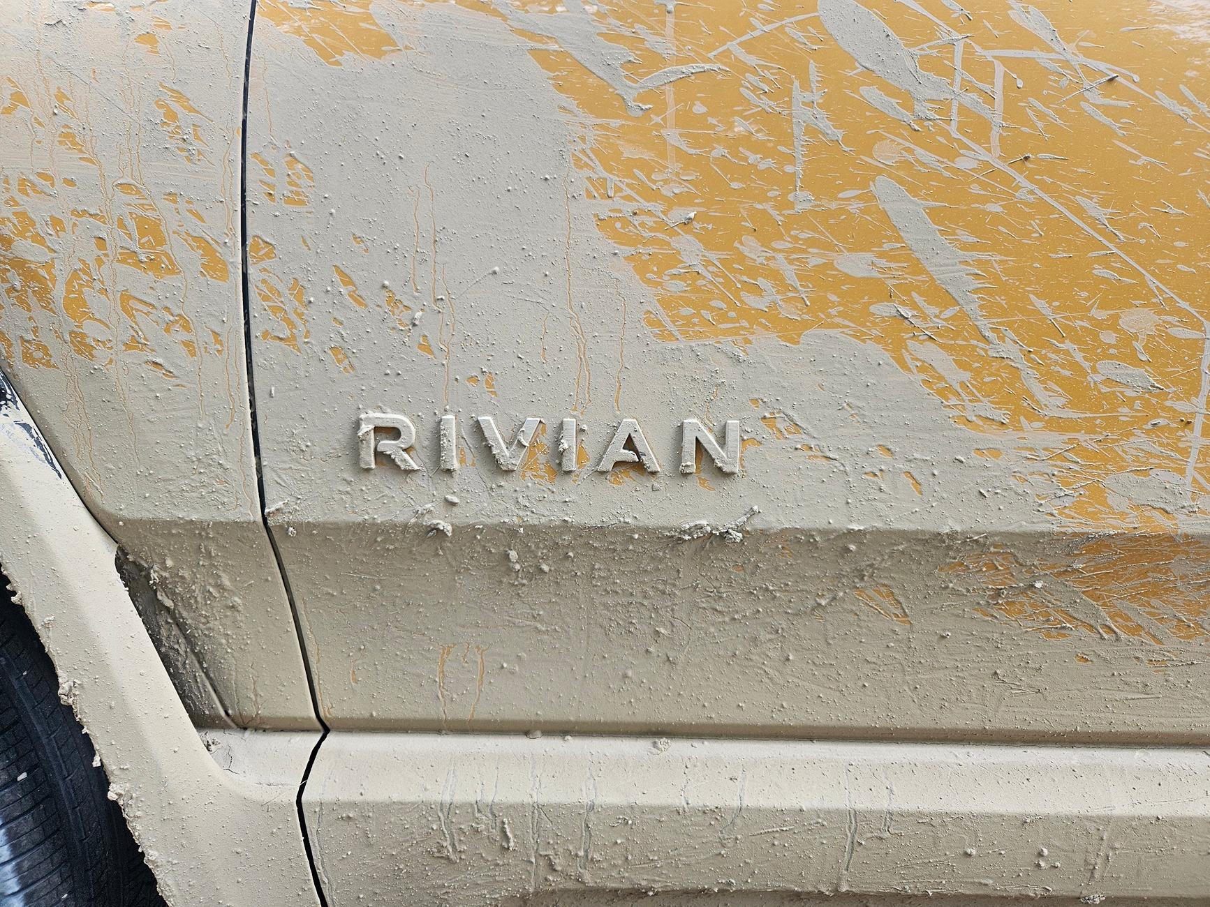 Rivian R1T R1S COMPASS YELLOW R1T Photos 20240629_165156