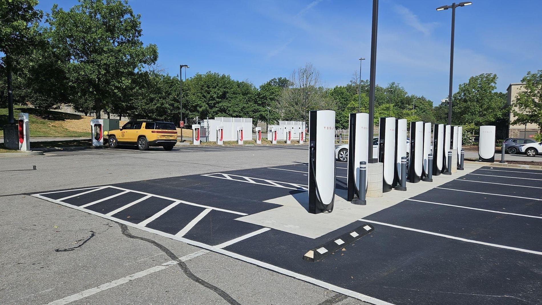 Rivian R1T R1S Some Supercharger v3 not available to 3rd parties? 2024-06-28 West Nashville