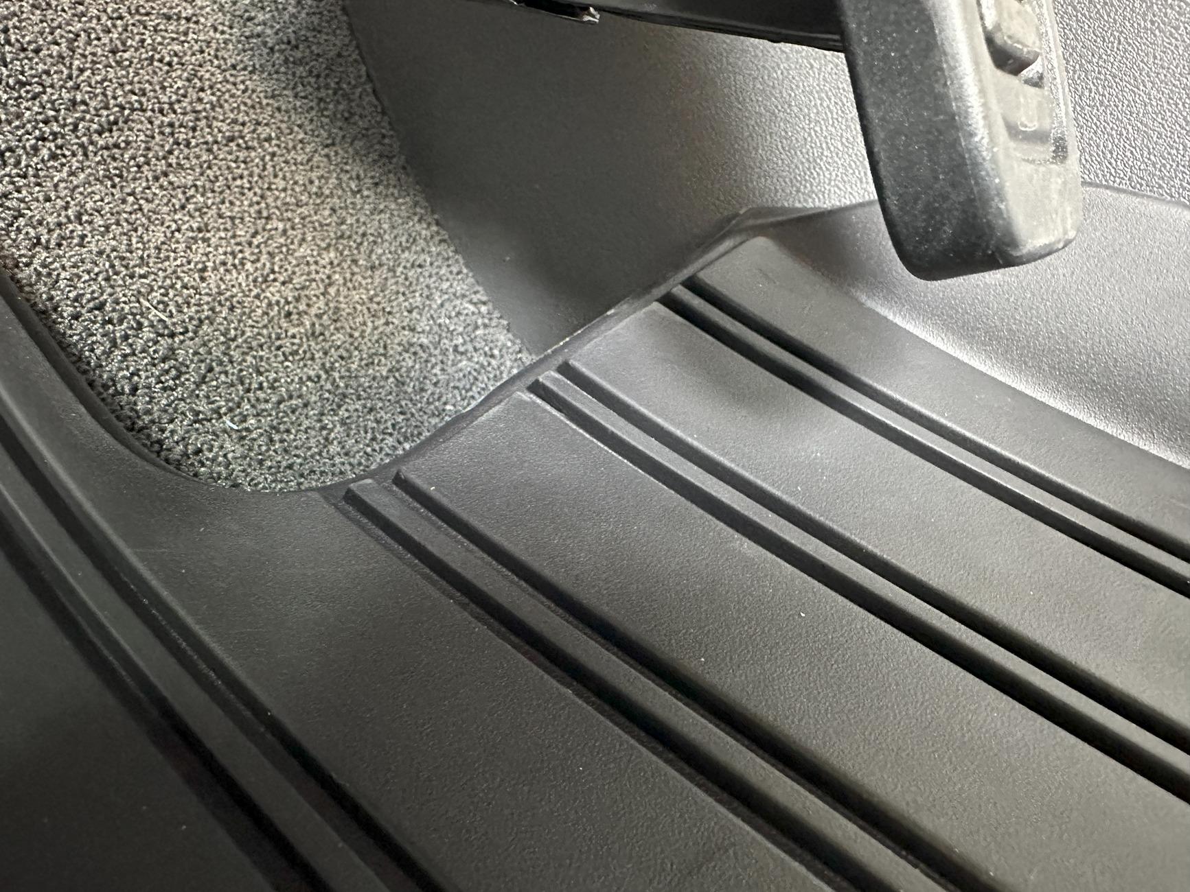 M。 ⚠️ Potential Safety Issue: Gen 2 All-Weather Floor Mats Causing