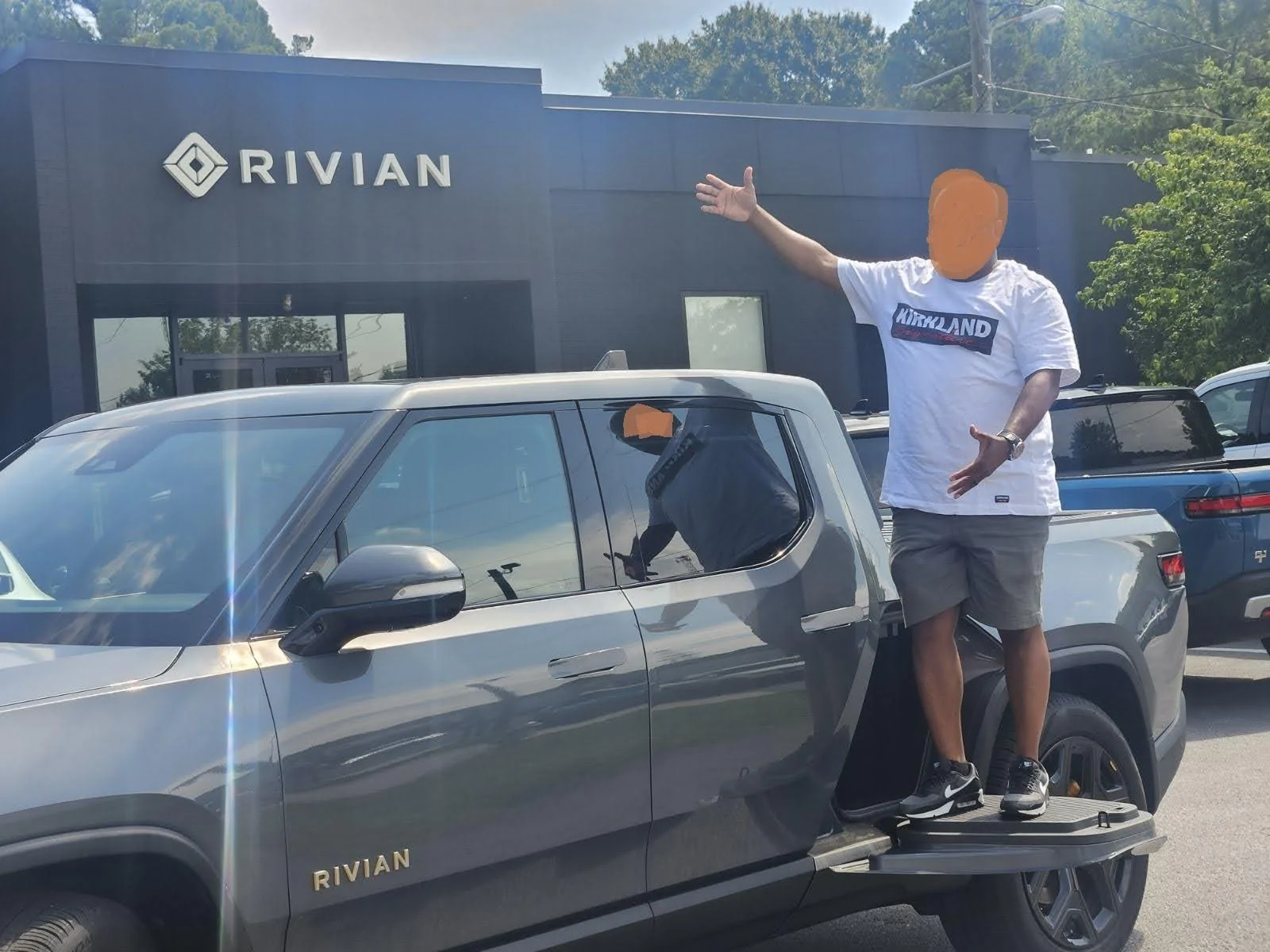 Rivian R1T R1S Finally joined the COOL kids club Delievery edited
