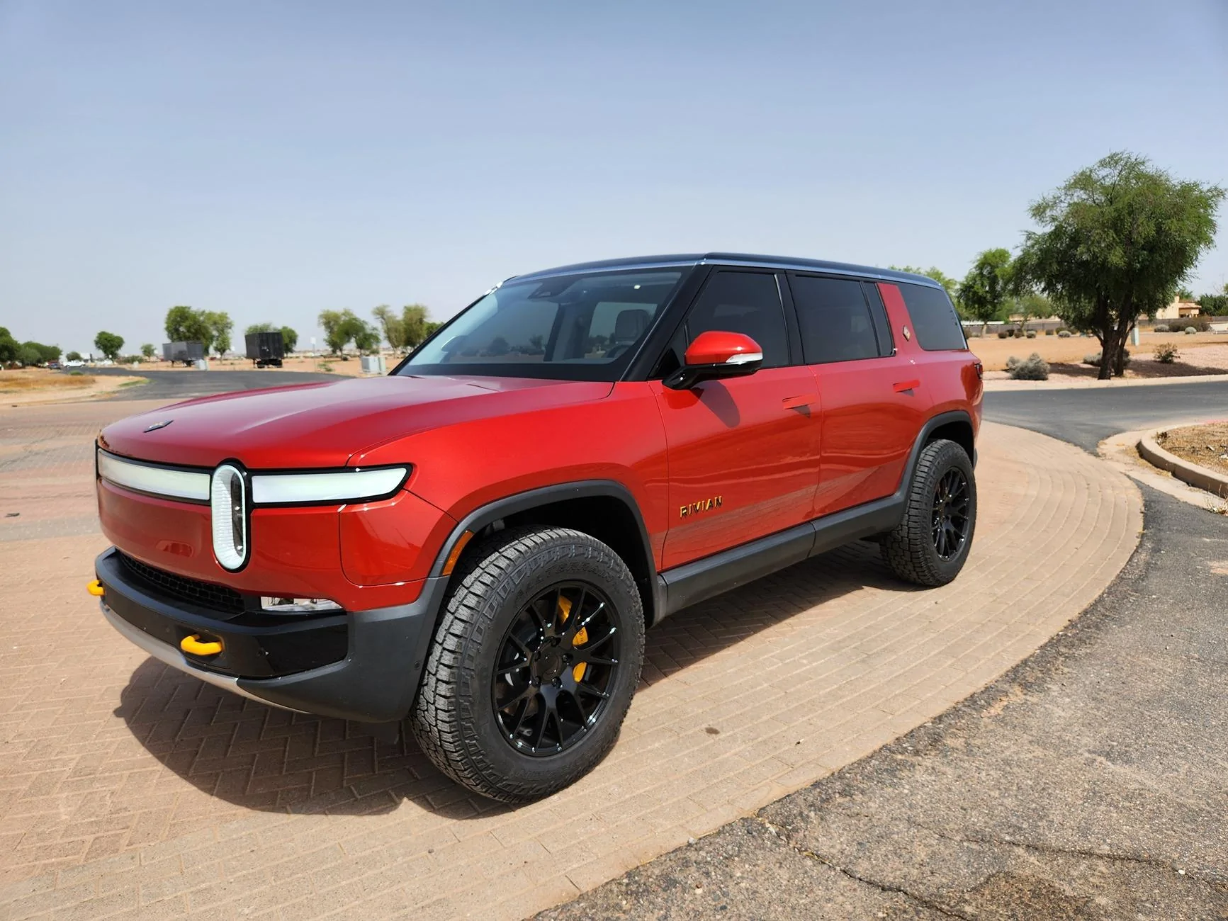 Rivian R1T R1S Keep two sets of wheels/tires for range while towing vs. general/off-road use? 20240620_101139