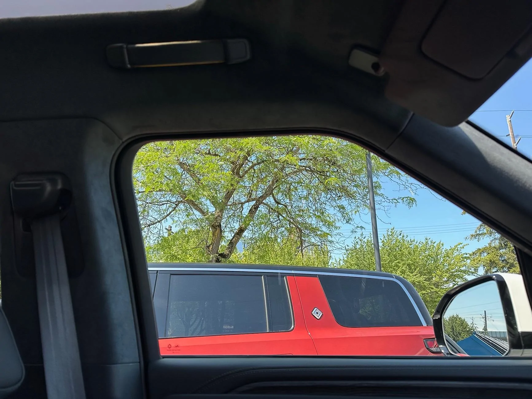 Rivian R1T R1S Gen2 Dynamic Glass Roof, is it milky when it's off? IMG_1350