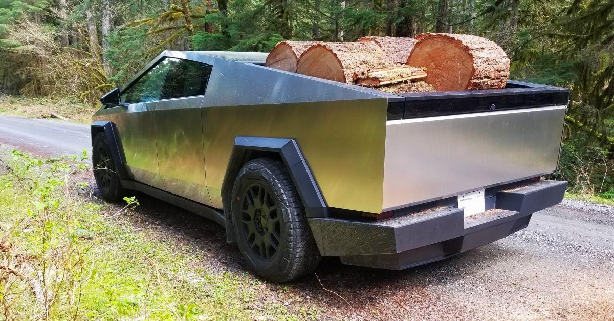 Rivian R1T R1S How I Know Cybertruck Pre-Orders have TANKED on Sales 20240422_141705crsm