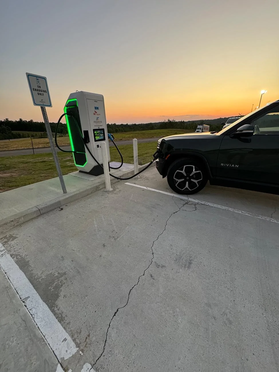 Rivian R1T R1S Francis Energy location charging issues? IMG_2111