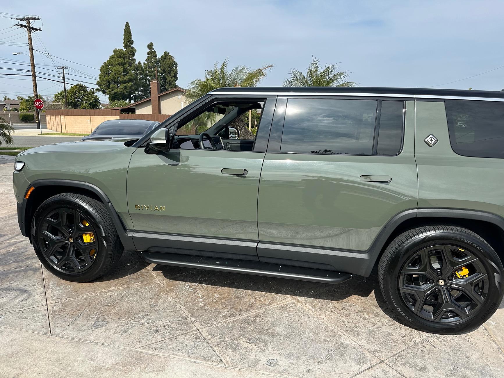 Rivian R1T R1S EV Sportline Running Boards Rusting after 2 Months IMG_9834
