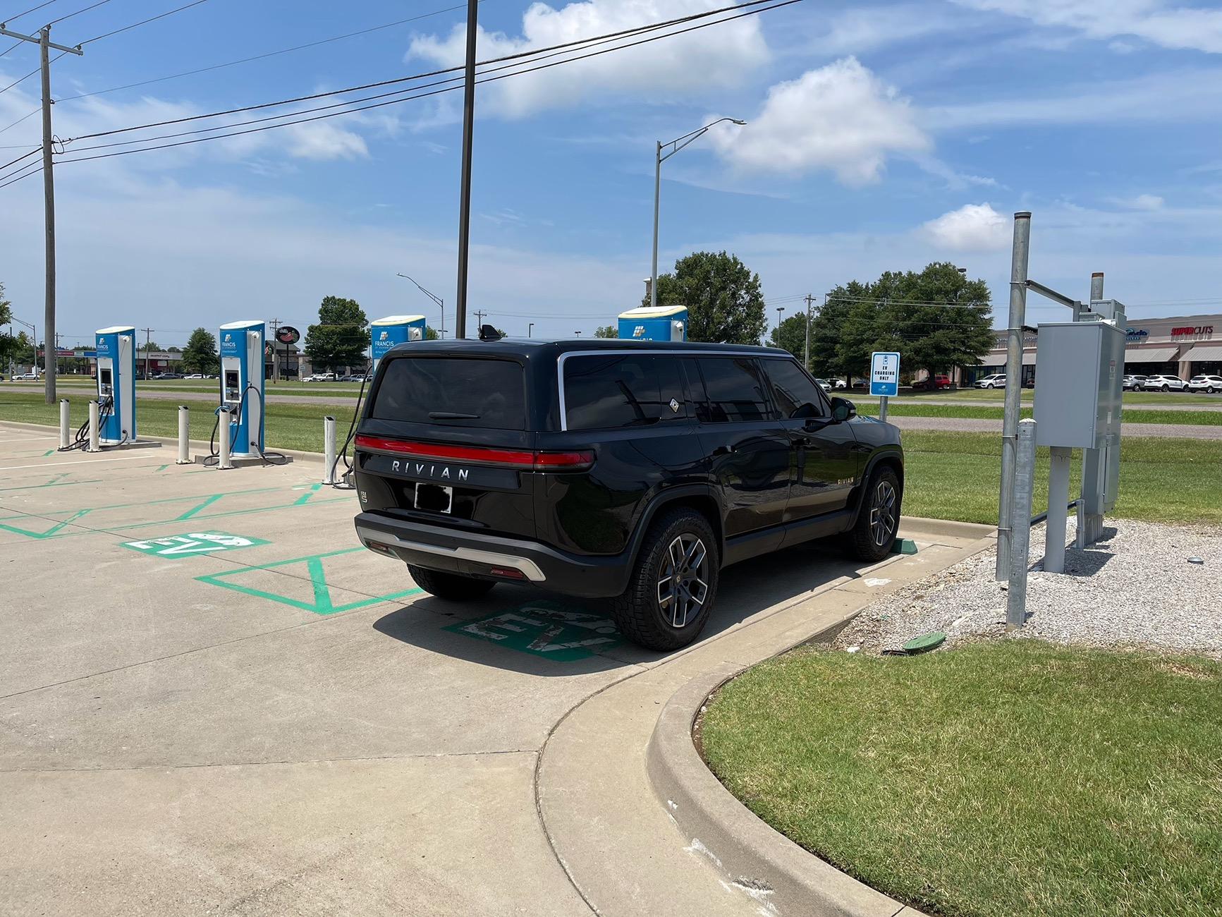 Rivian R1T R1S Francis Energy location charging issues? IMG_4265