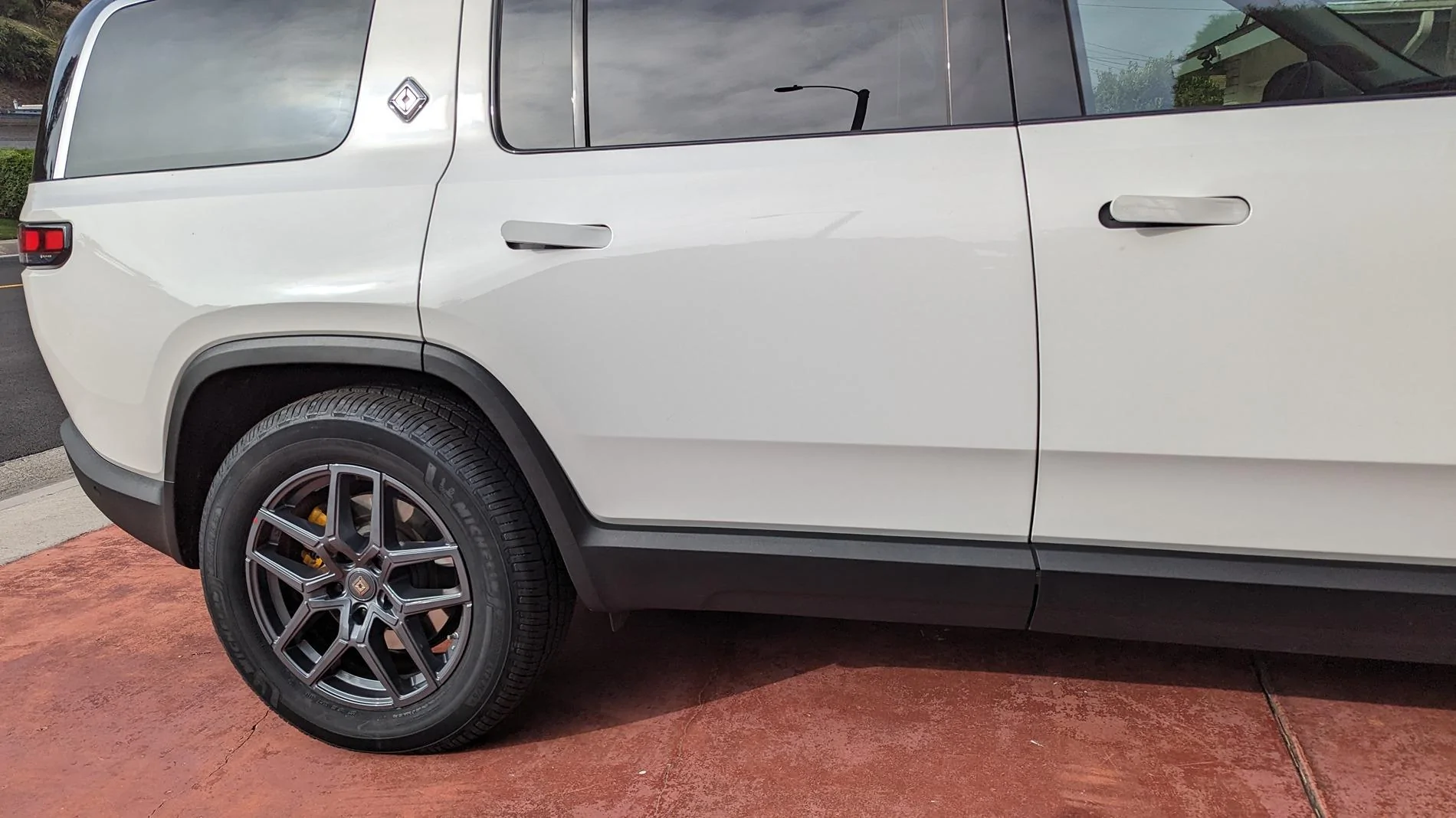 Rivian R1T R1S 20" Michelin Defender LTX M/S2 PXL_20240606_145344609
