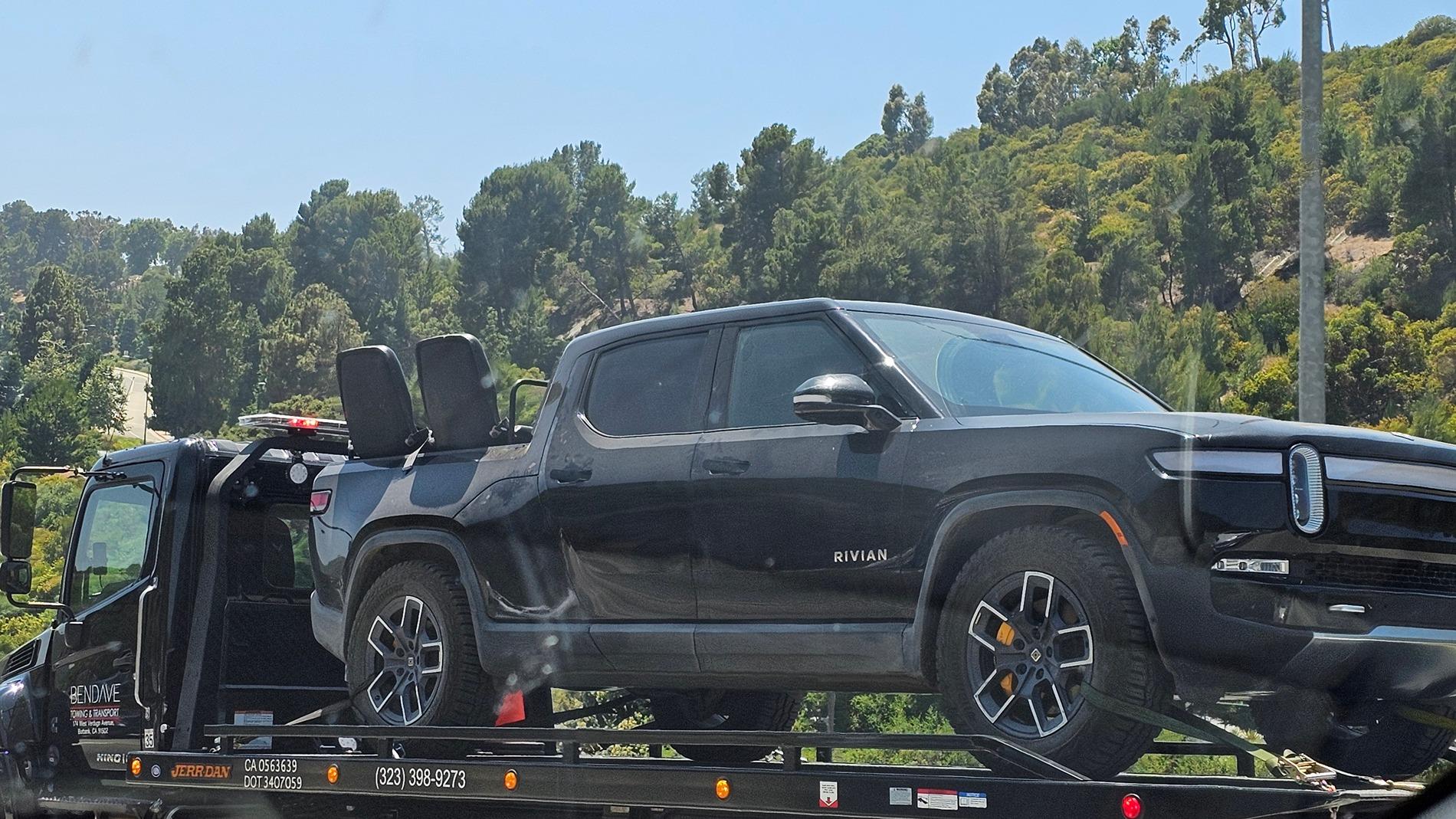 Rivian R1T R1S As seen on the freeway 20240706_133749