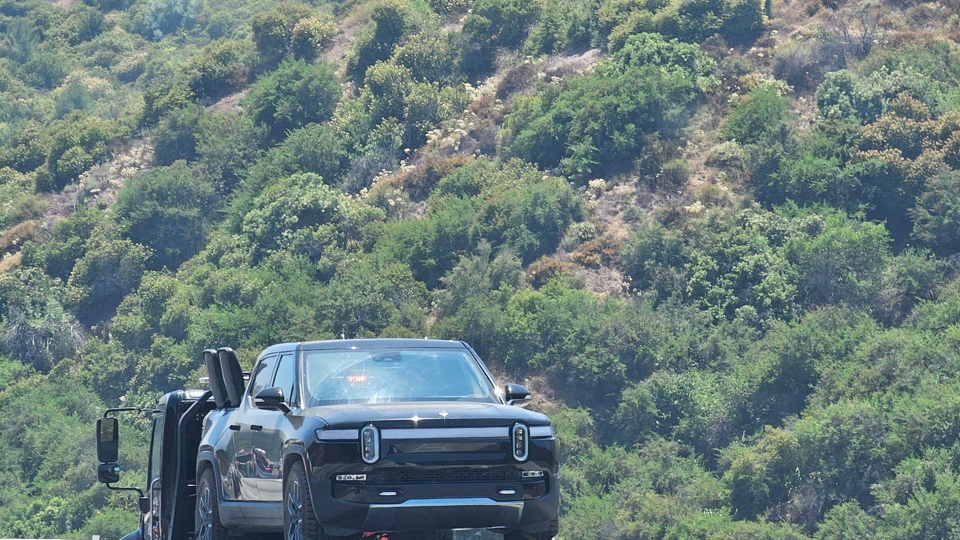 Rivian R1T R1S As seen on the freeway 20240706_133712