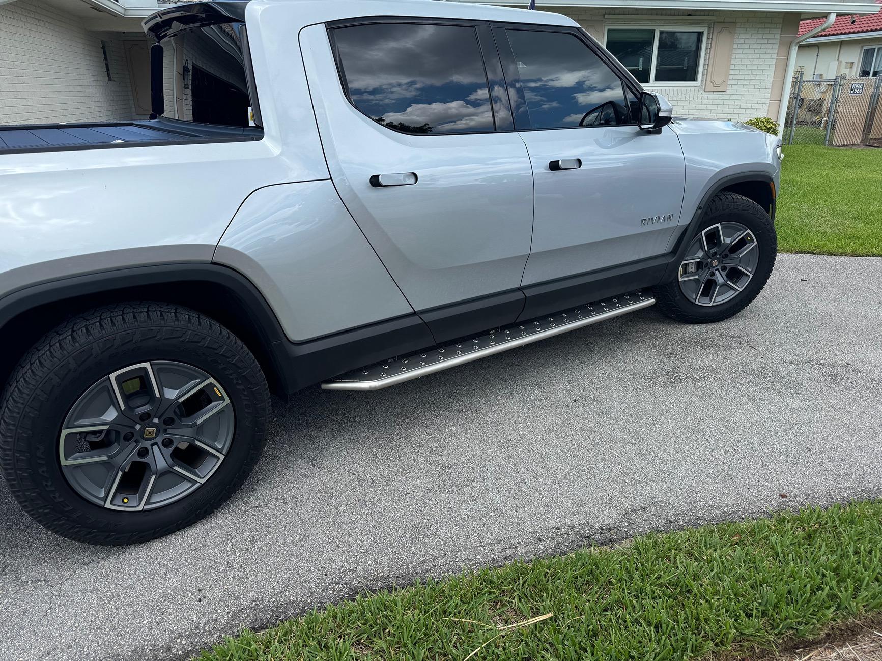 Rivian R1T R1S RealWheels EV Stainless Steel Running Boards IMG_0824