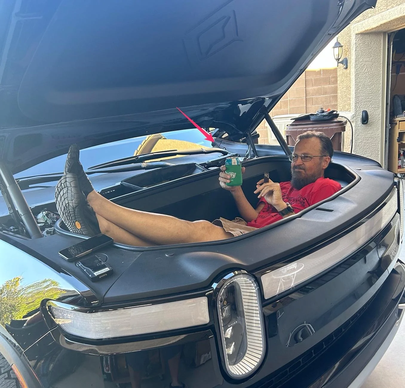 Rivian R1T R1S Front hood won't close pushing the app or button (after 2024.19.04 update) 1720361617537-50