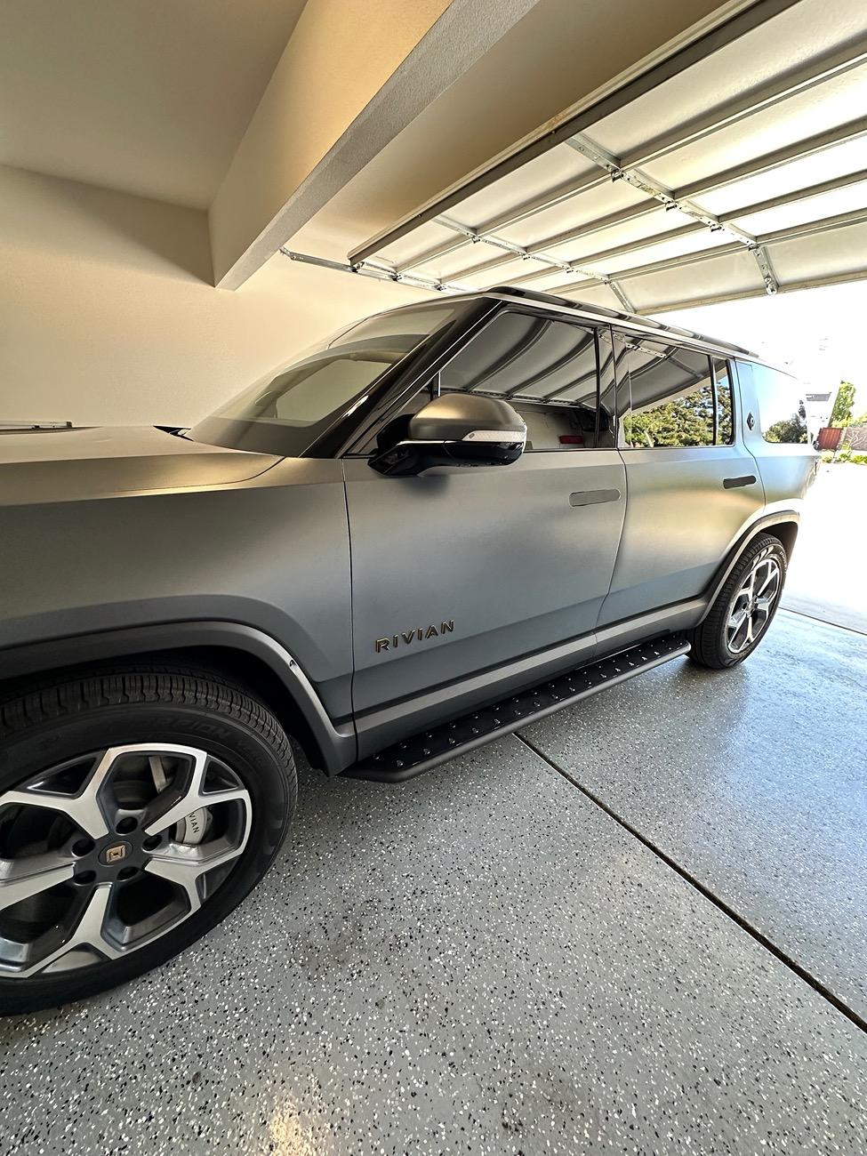Rivian R1T R1S RealWheels EV Stainless Steel Running Boards IMG_5164