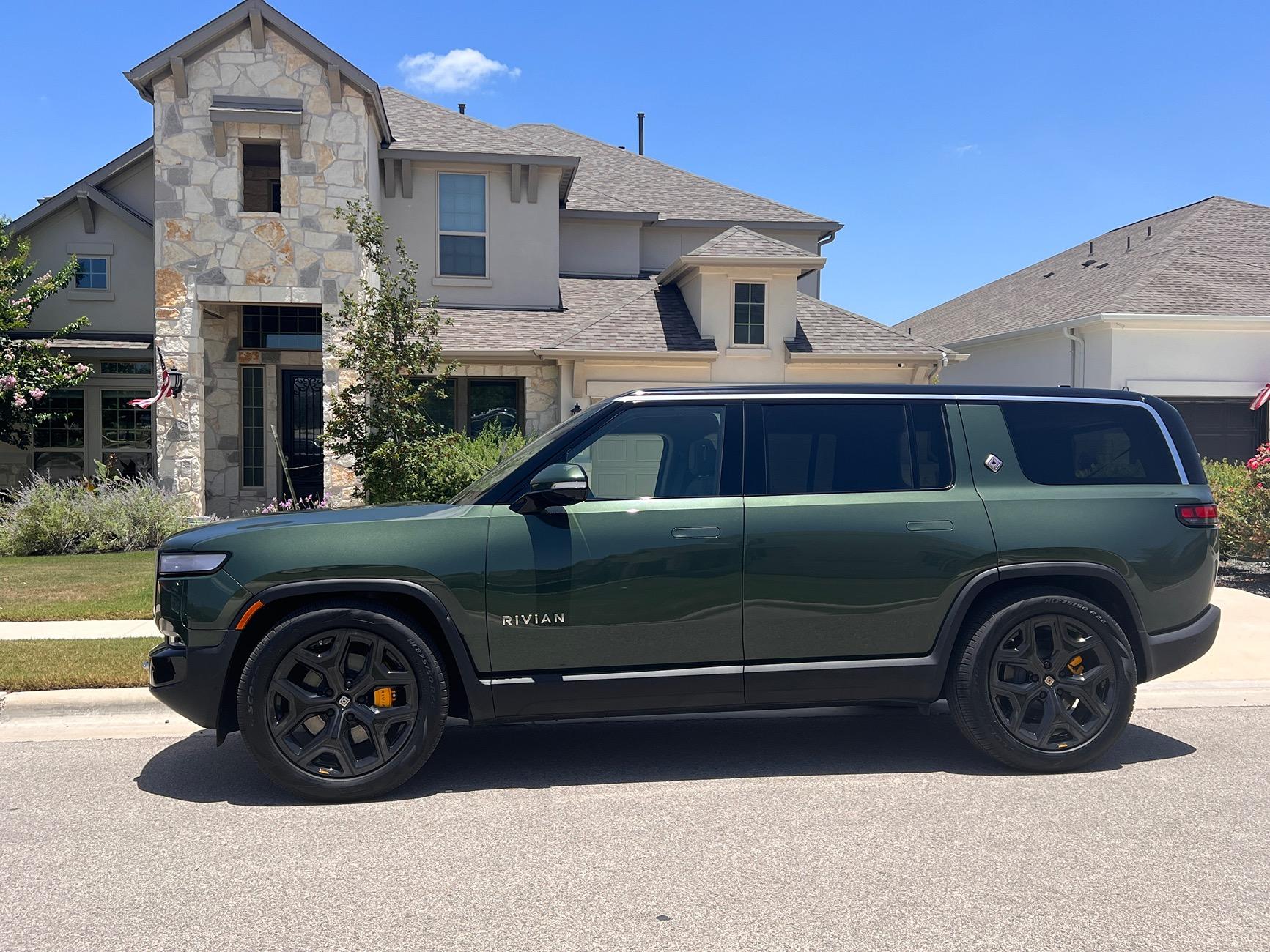 Rivian R1T R1S Is there a charging tutorial including APPS IMG_9313