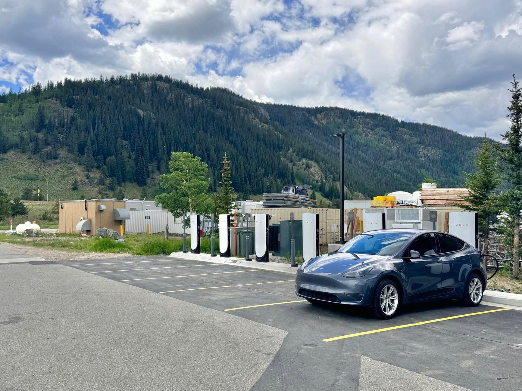 Rivian R1T R1S Colorado Checking In 450232903_1300068174287428_4830957995326214486_n-2