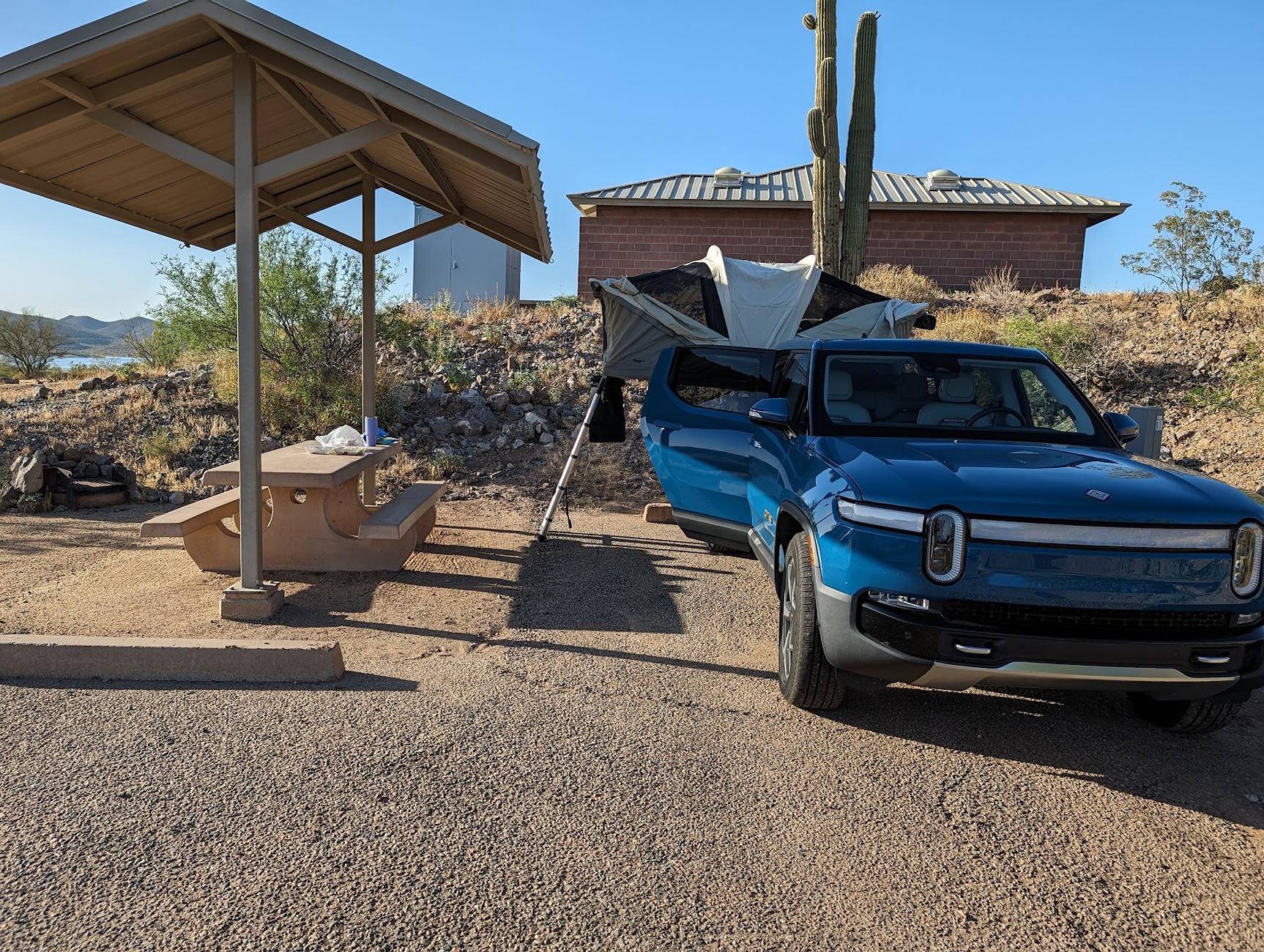 Rivian R1T R1S Thule Approach M RTT on R1T PXL_20240504_003719346.MP