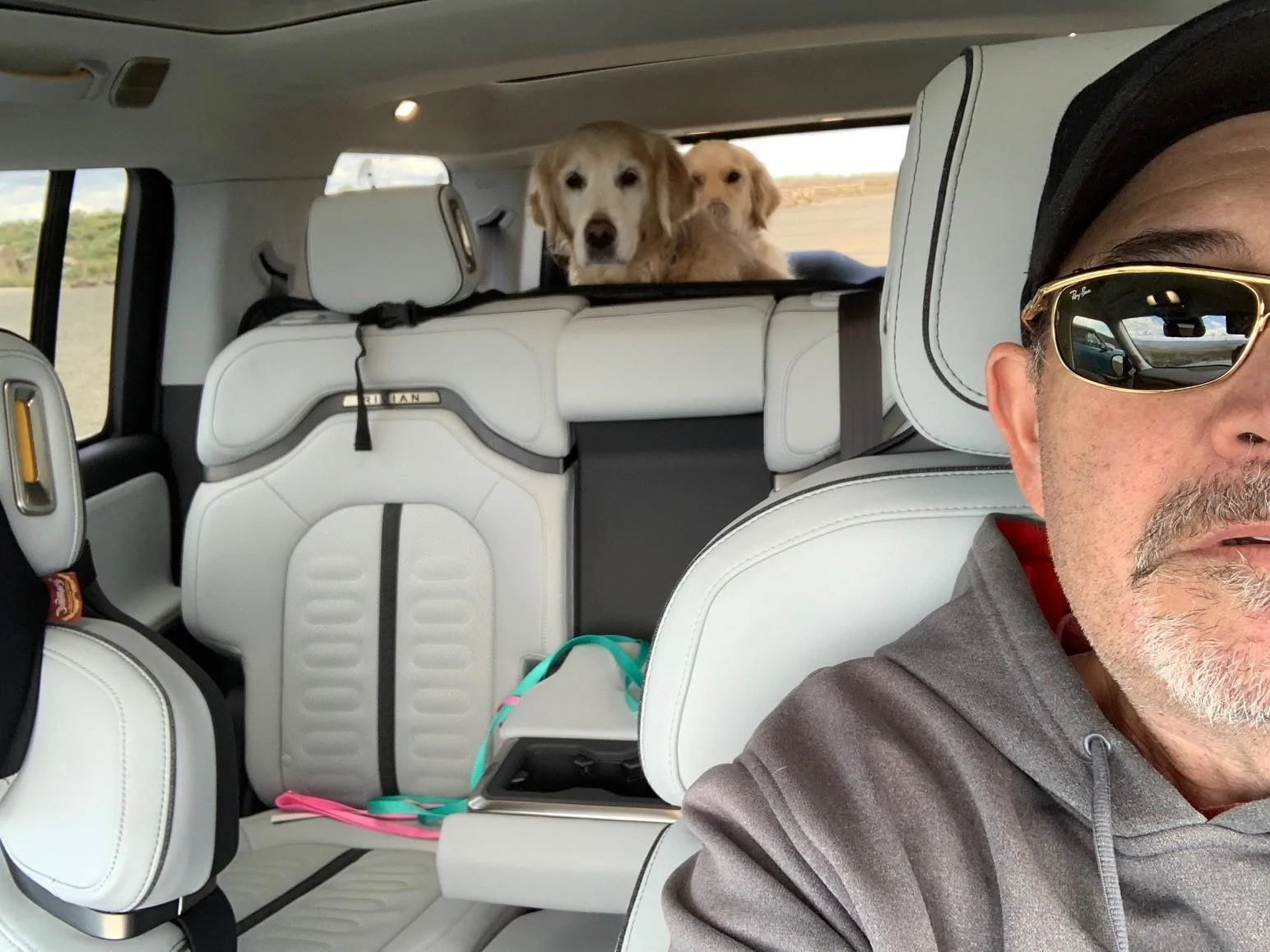 Rivian R1T R1S Dogs and Rivians ? Dogs in Rivian
