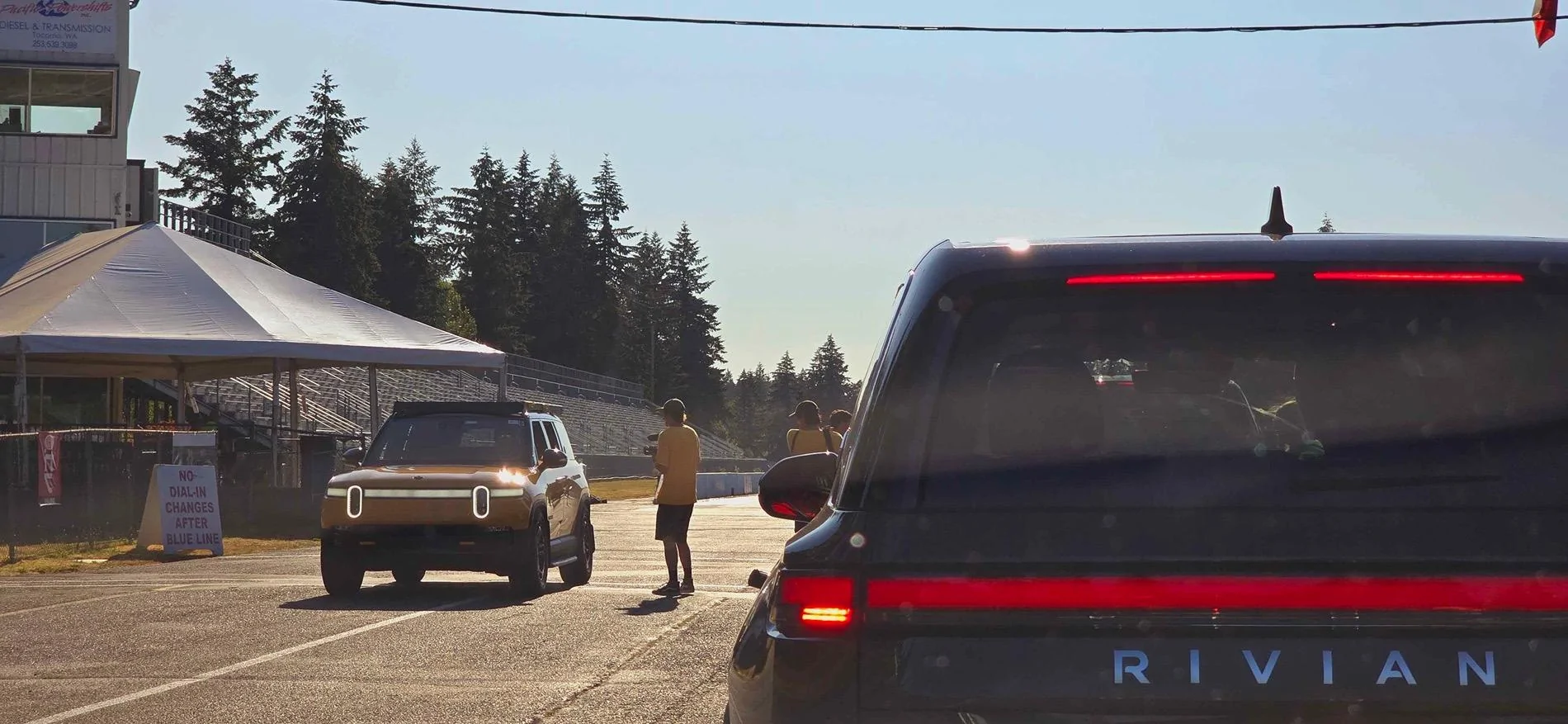 Rivian R1T R1S ? COMPASS YELLOW R1S  Photos 20240710_181202