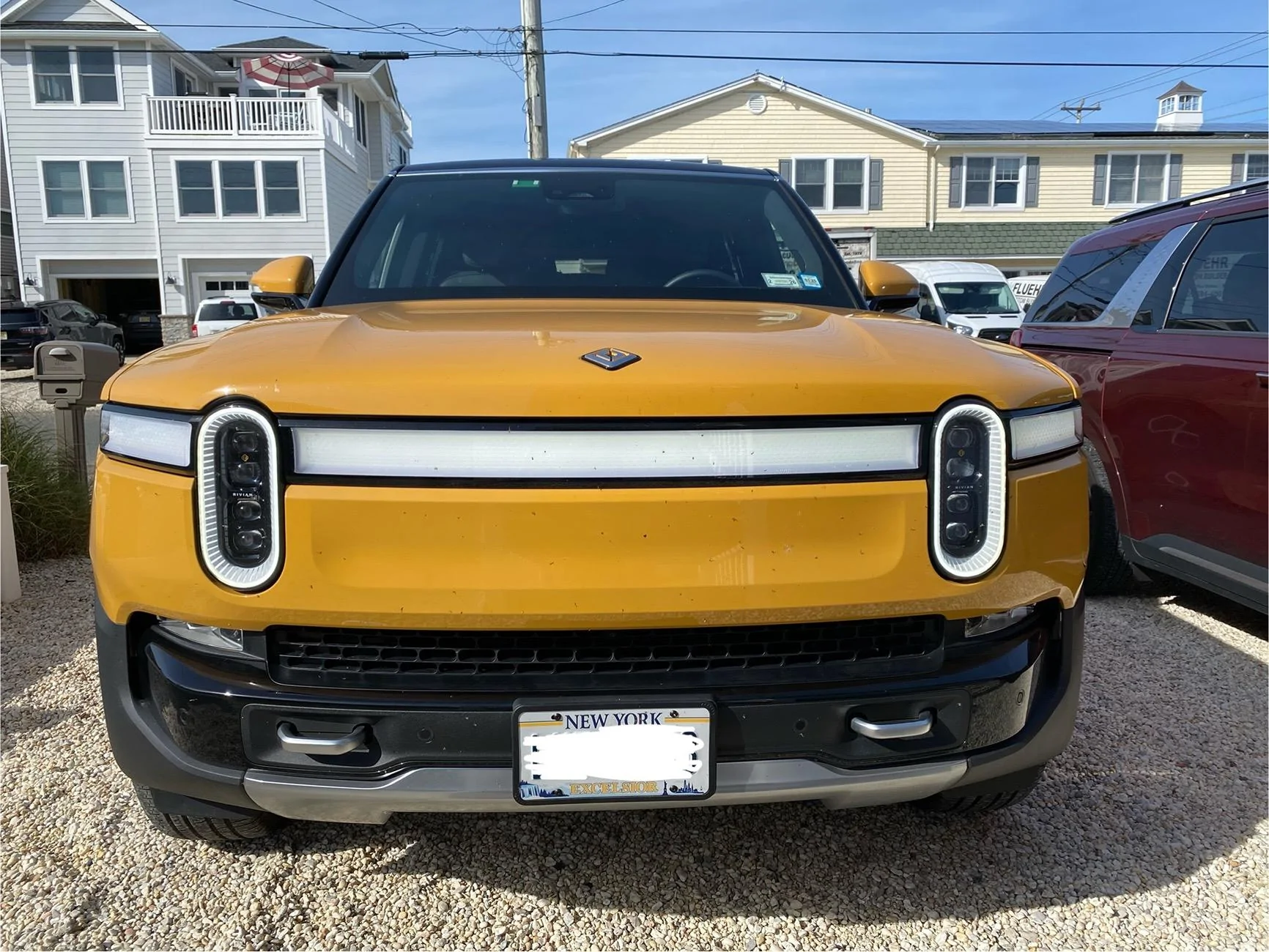 Rivian R1T R1S ? COMPASS YELLOW R1S  Photos IMG_1049