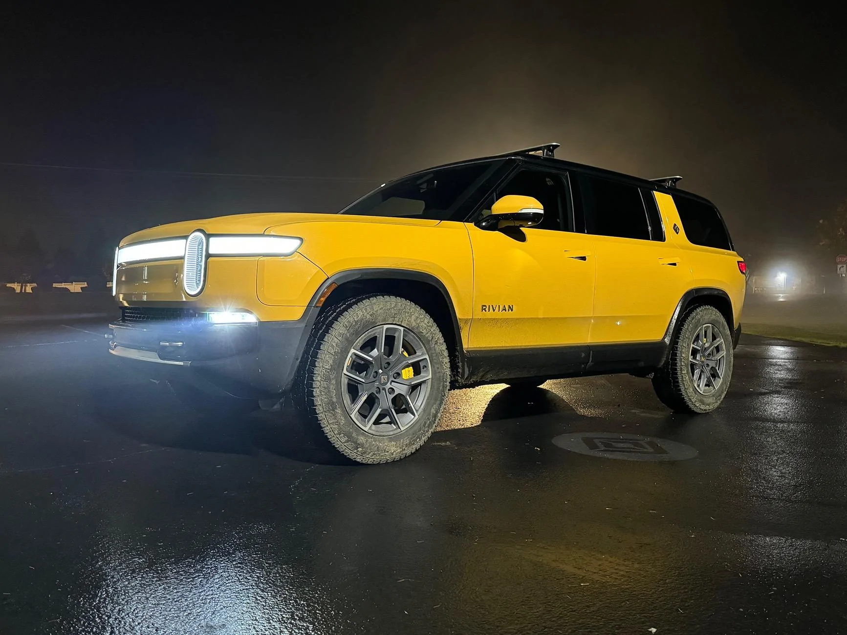 Rivian R1T R1S ? COMPASS YELLOW R1S  Photos IMG_1649