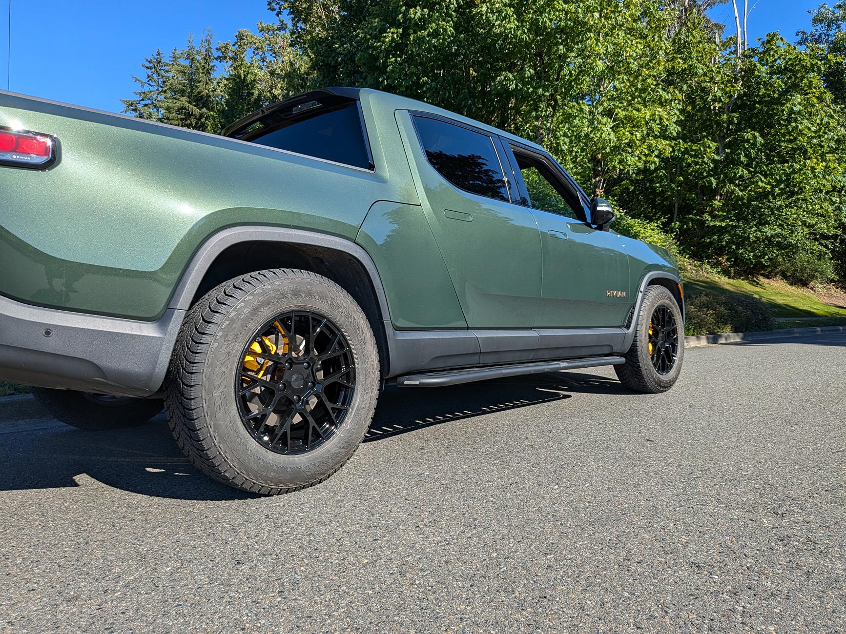 Rivian R1T R1S SOONISH 20" Kaos wheels & Maxxis Razer AT Tires Installed PXL_20240707_001108061.MP