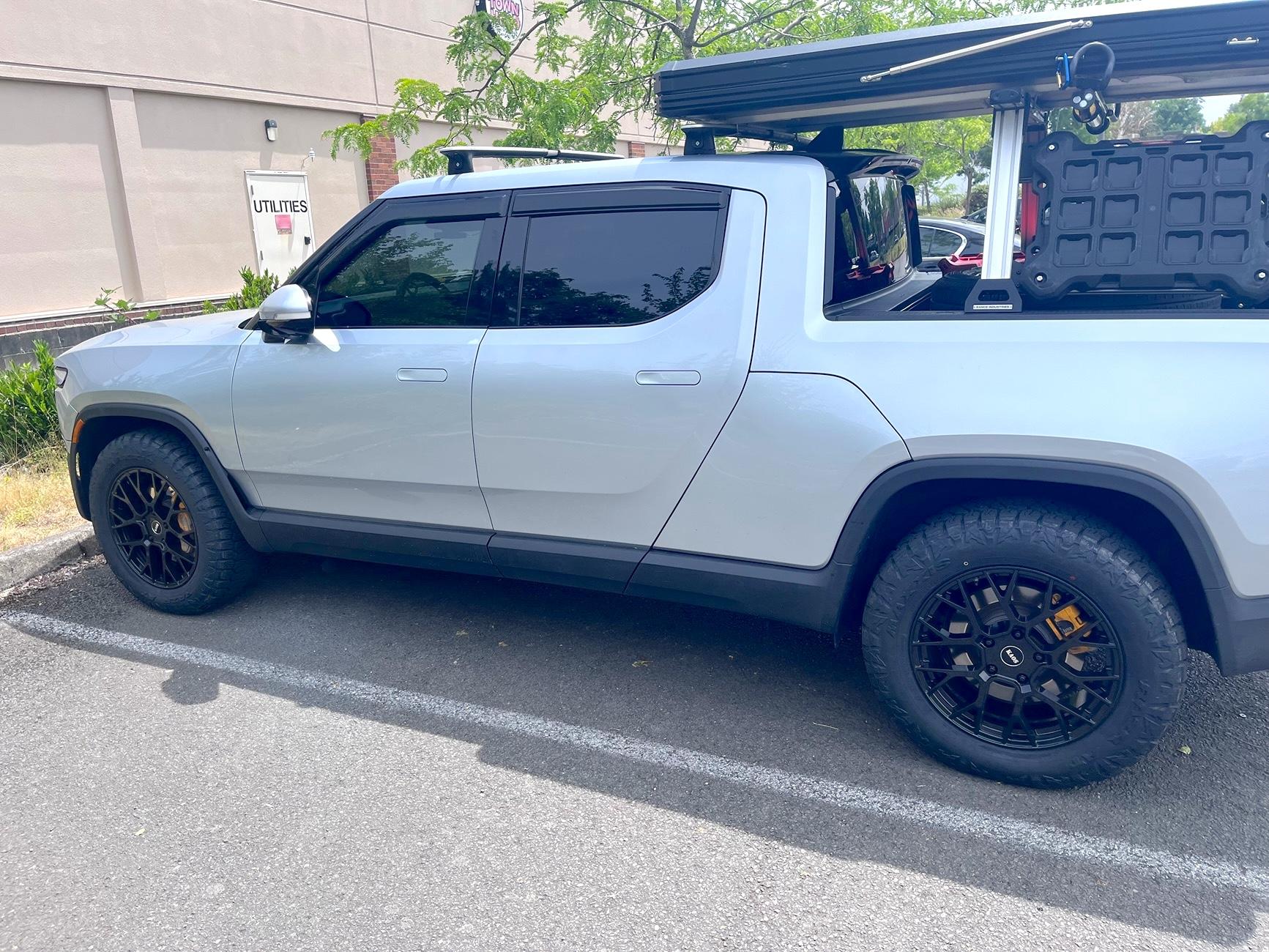 Rivian R1T R1S SOONISH 20" Kaos wheels & Maxxis Razer AT Tires Installed IMG_3636