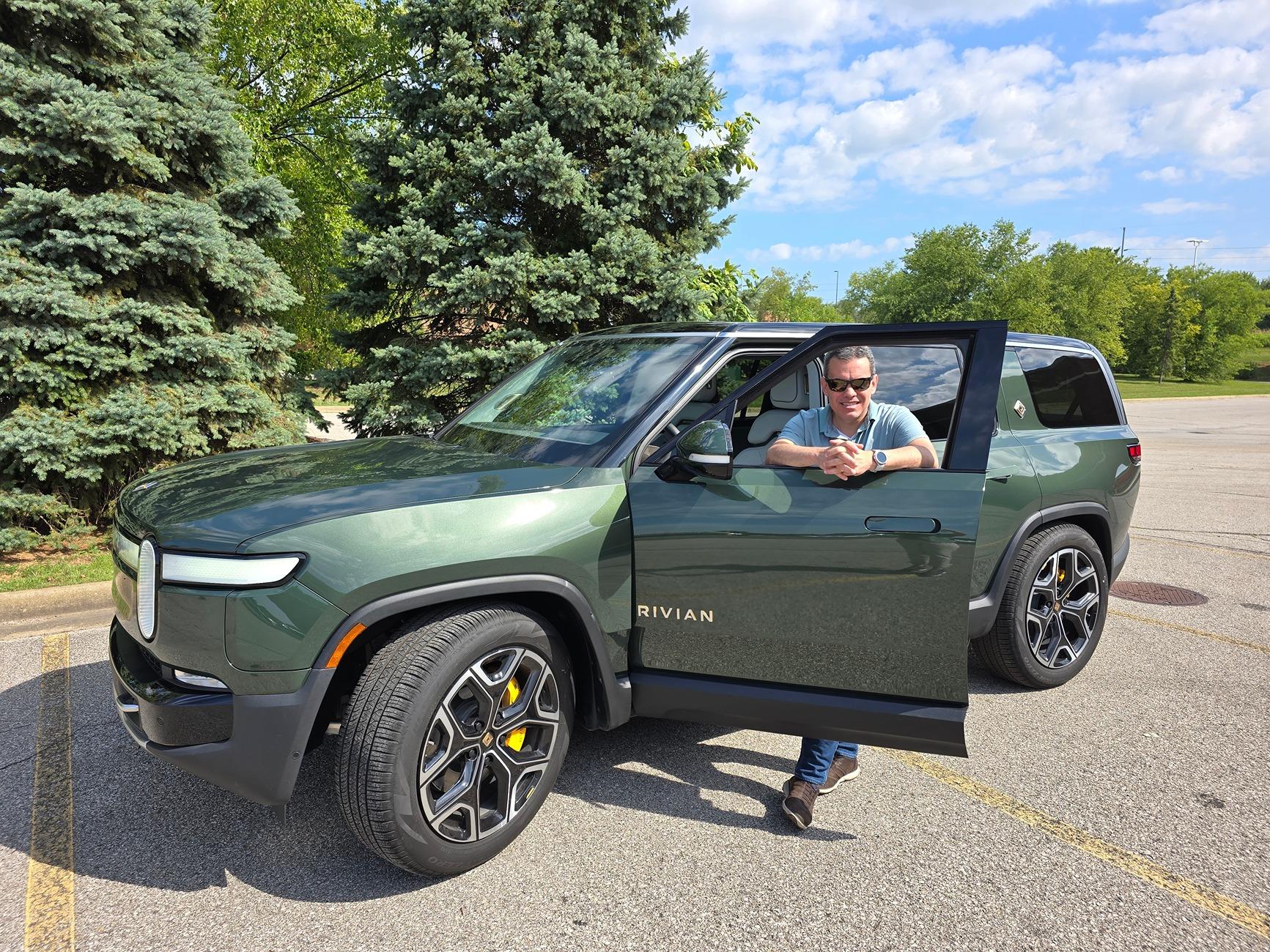 Rivian R1T R1S Picked up my new R1S 20240719_104535