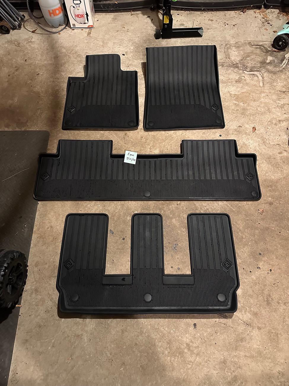 Rivian R1T R1S FS: OEM R1S floor liners IMG_0345