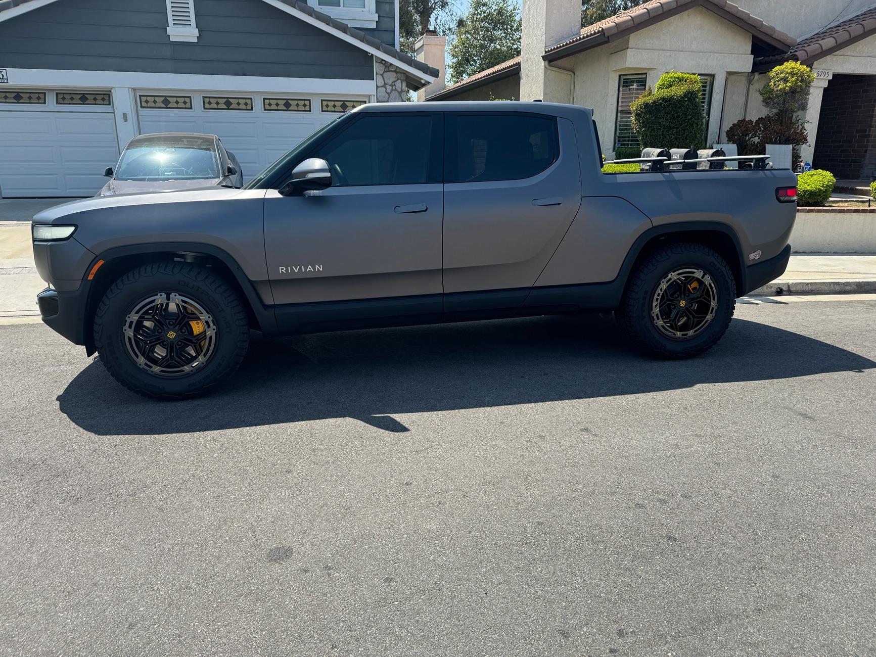 Rivian R1T R1S Atomic Wheels are here! IMG_1517.JPG
