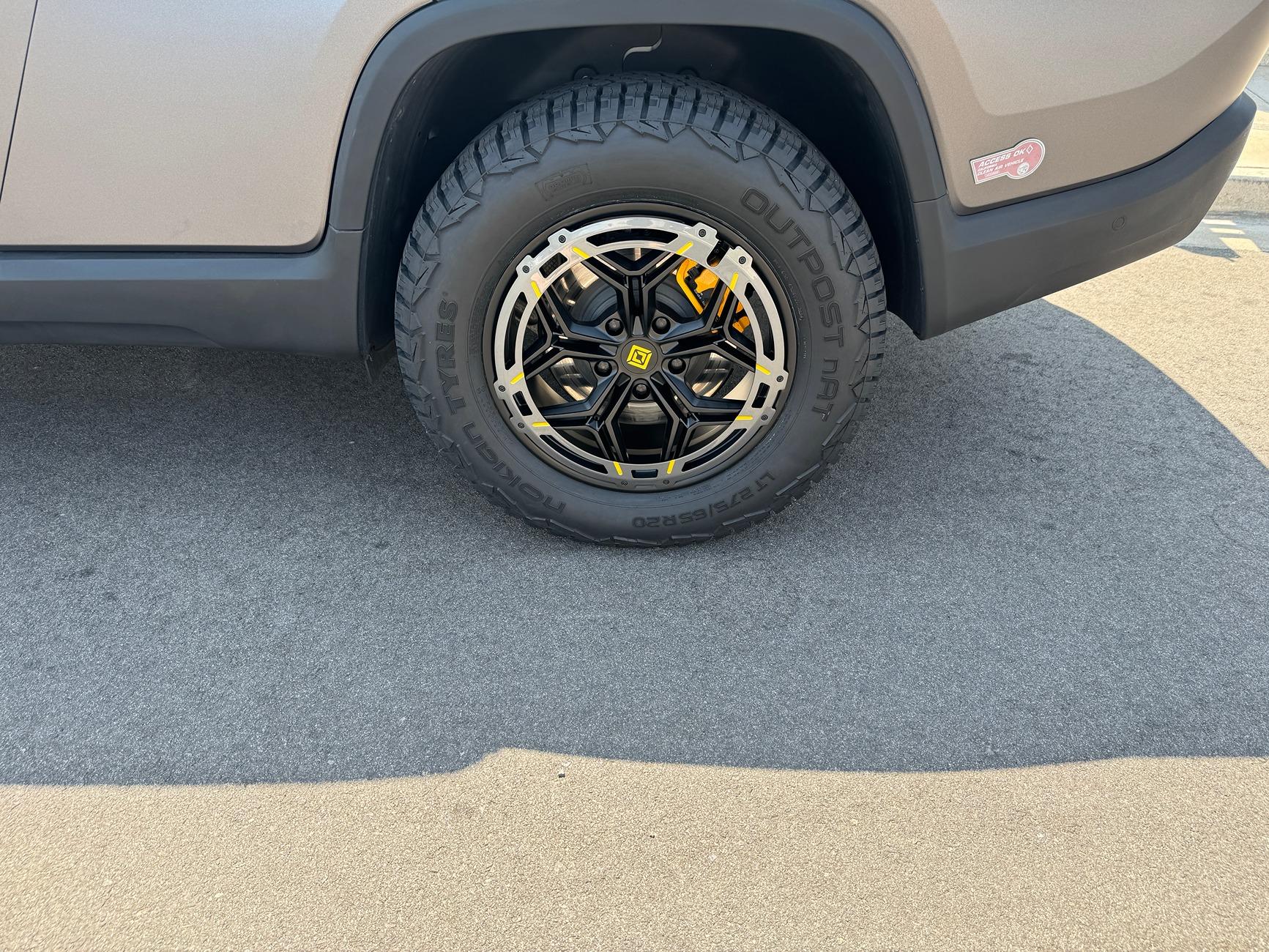 Rivian R1T R1S Atomic Wheels are here! IMG_1518.JPG