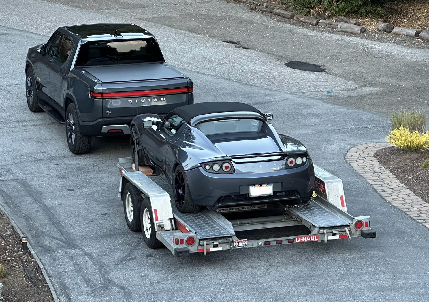 Rivian R1T R1S Sometimes you have to give a Tesla a lift / tow ... IMG_2817