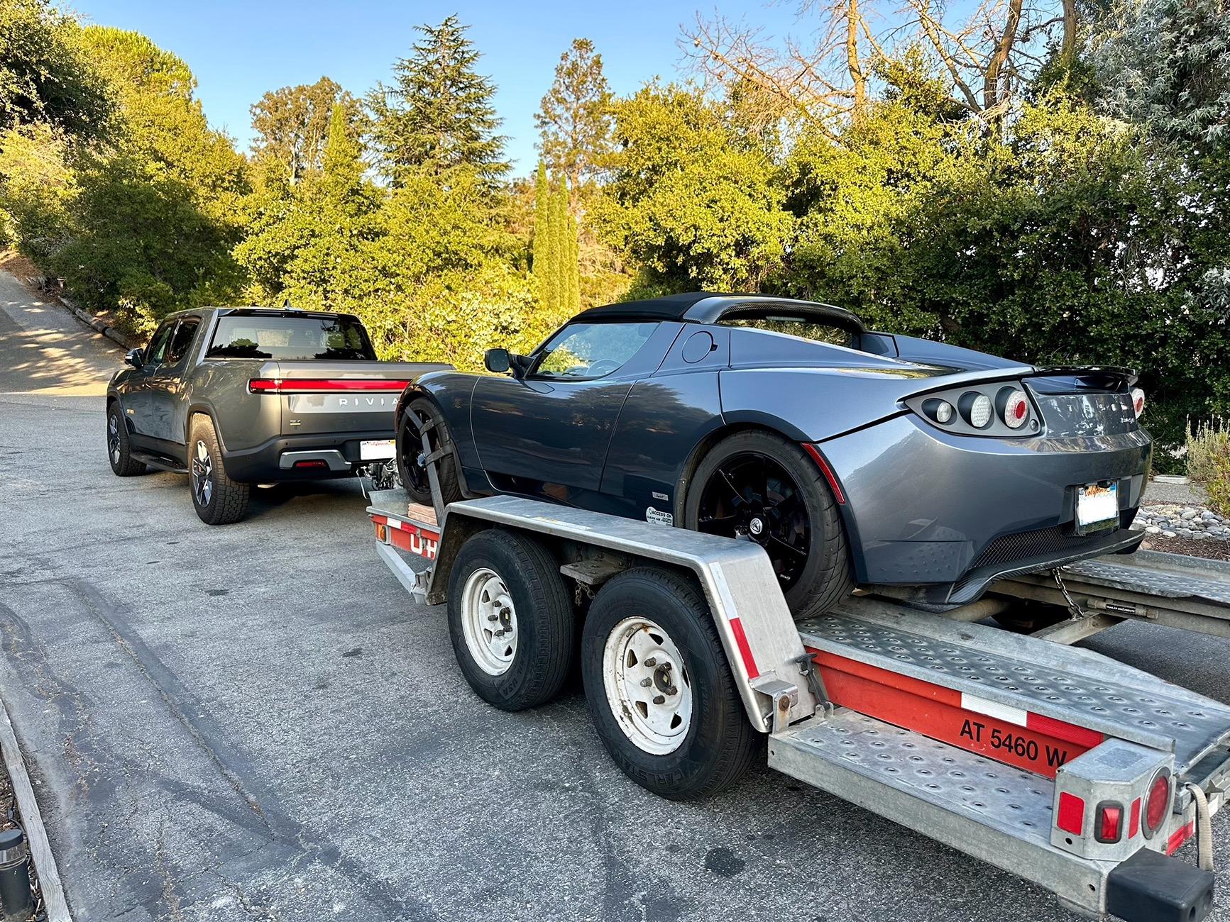 Rivian R1T R1S Sometimes you have to give a Tesla a lift / tow ... IMG_2812
