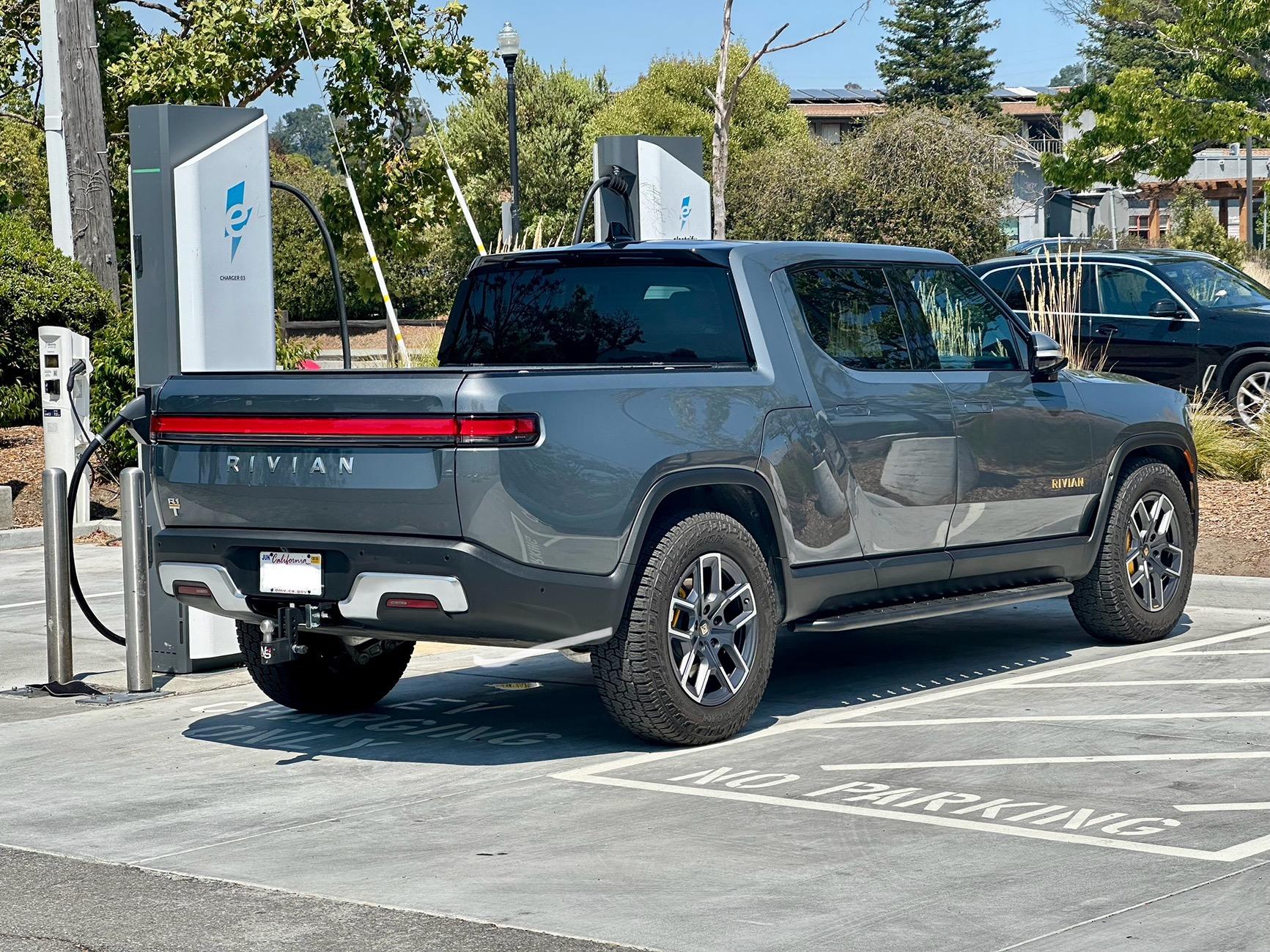 Rivian R1T R1S Sometimes you have to give a Tesla a lift / tow ... IMG_2825